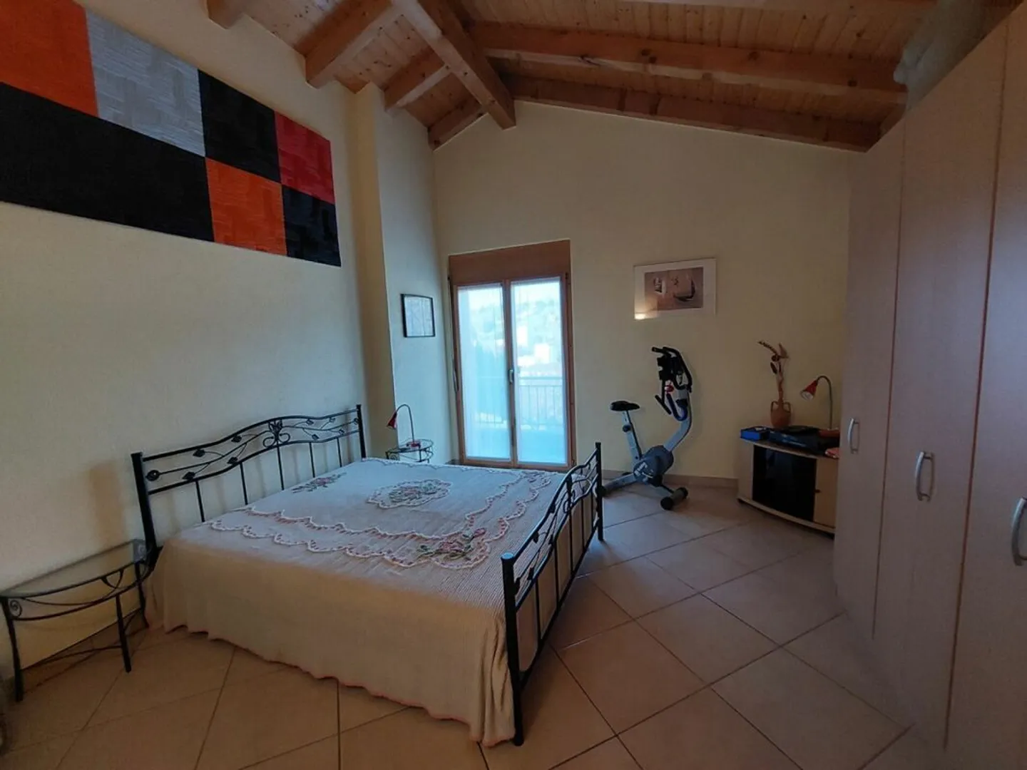 Modern villa with garden, large garage for 4 cars - Photo 9 of 15