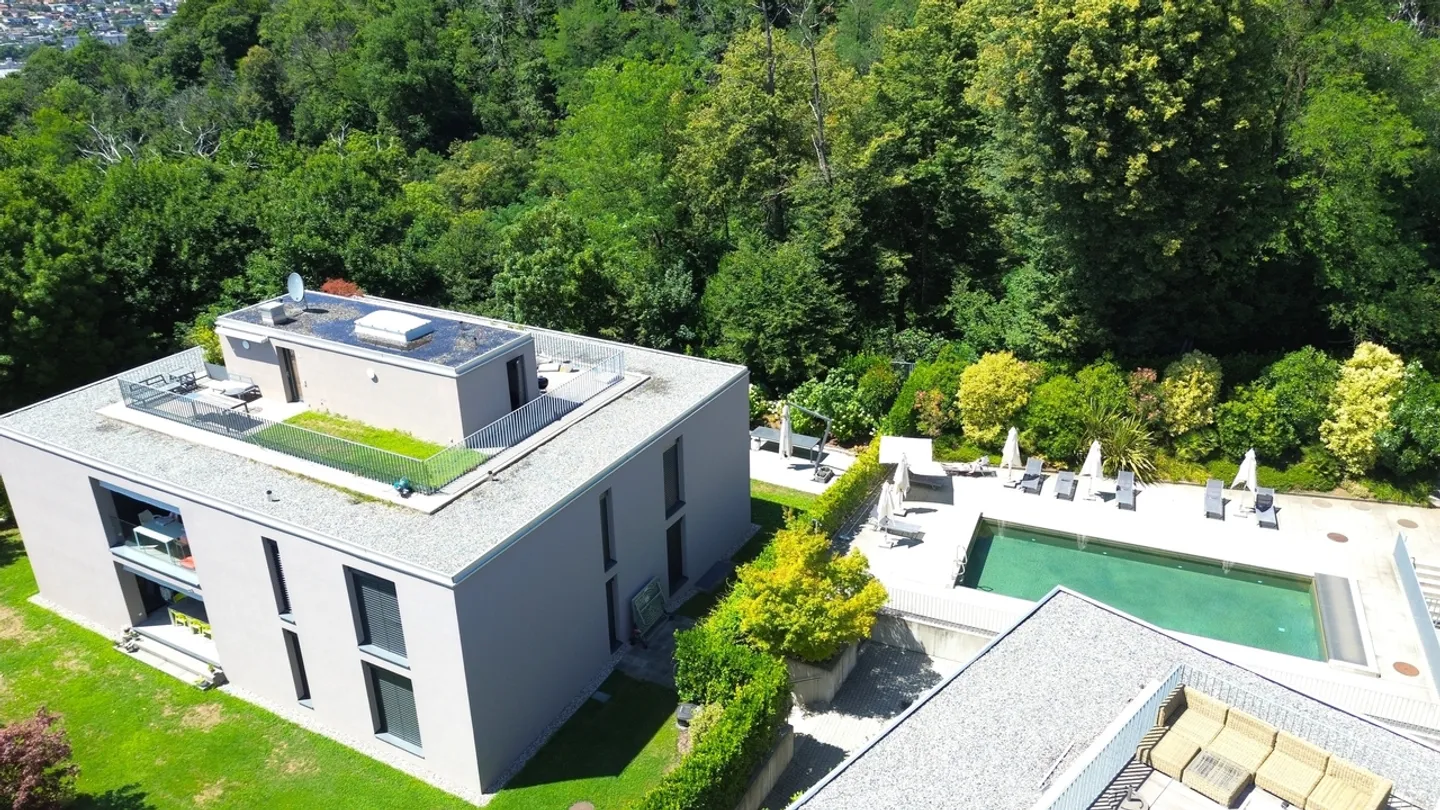 Appartement Charmant Extraordinaire avec Jardin et Piscine dans une Résidence Exclusive - Photo 1 sur 13