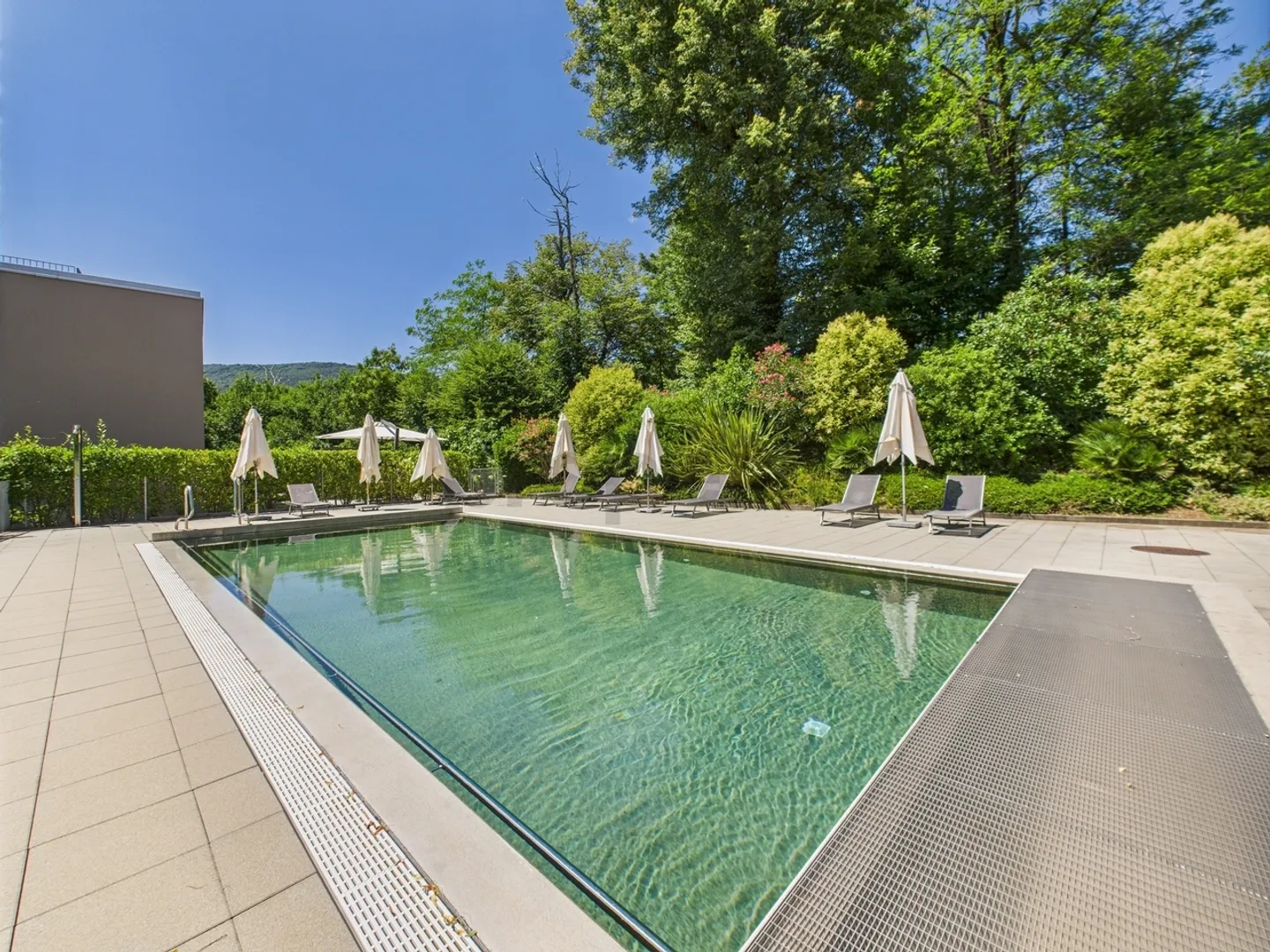 Appartement Charmant Extraordinaire avec Jardin et Piscine dans une Résidence Exclusive - Photo 4 sur 13