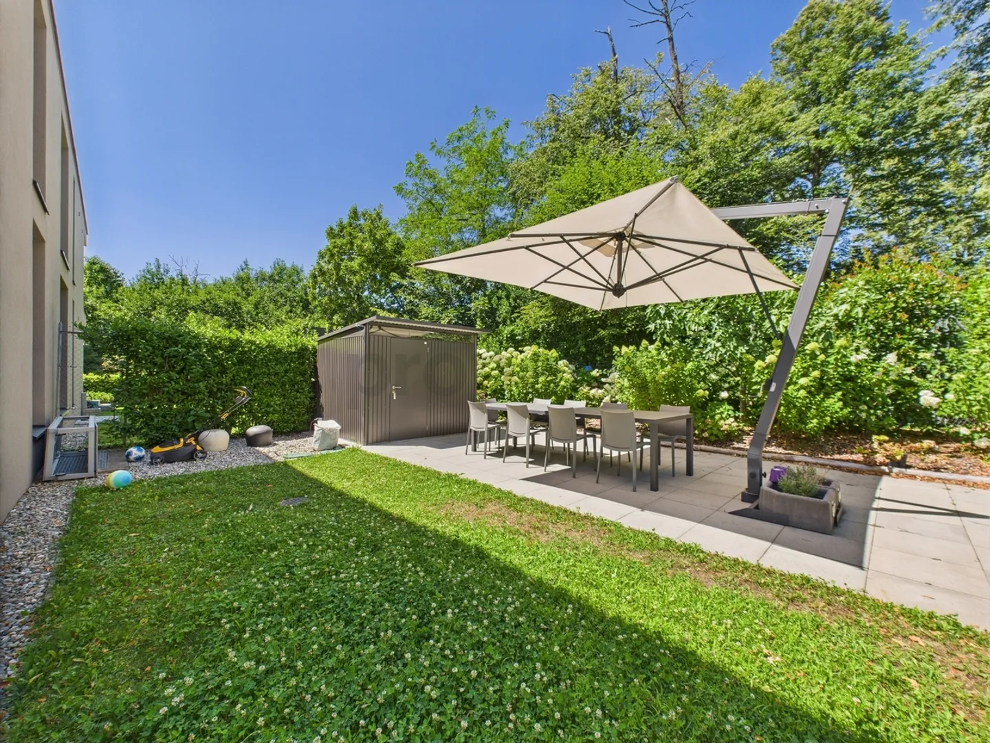 Appartement Charmant Extraordinaire avec Jardin et Piscine dans une Résidence Exclusive - Photo 5 sur 13