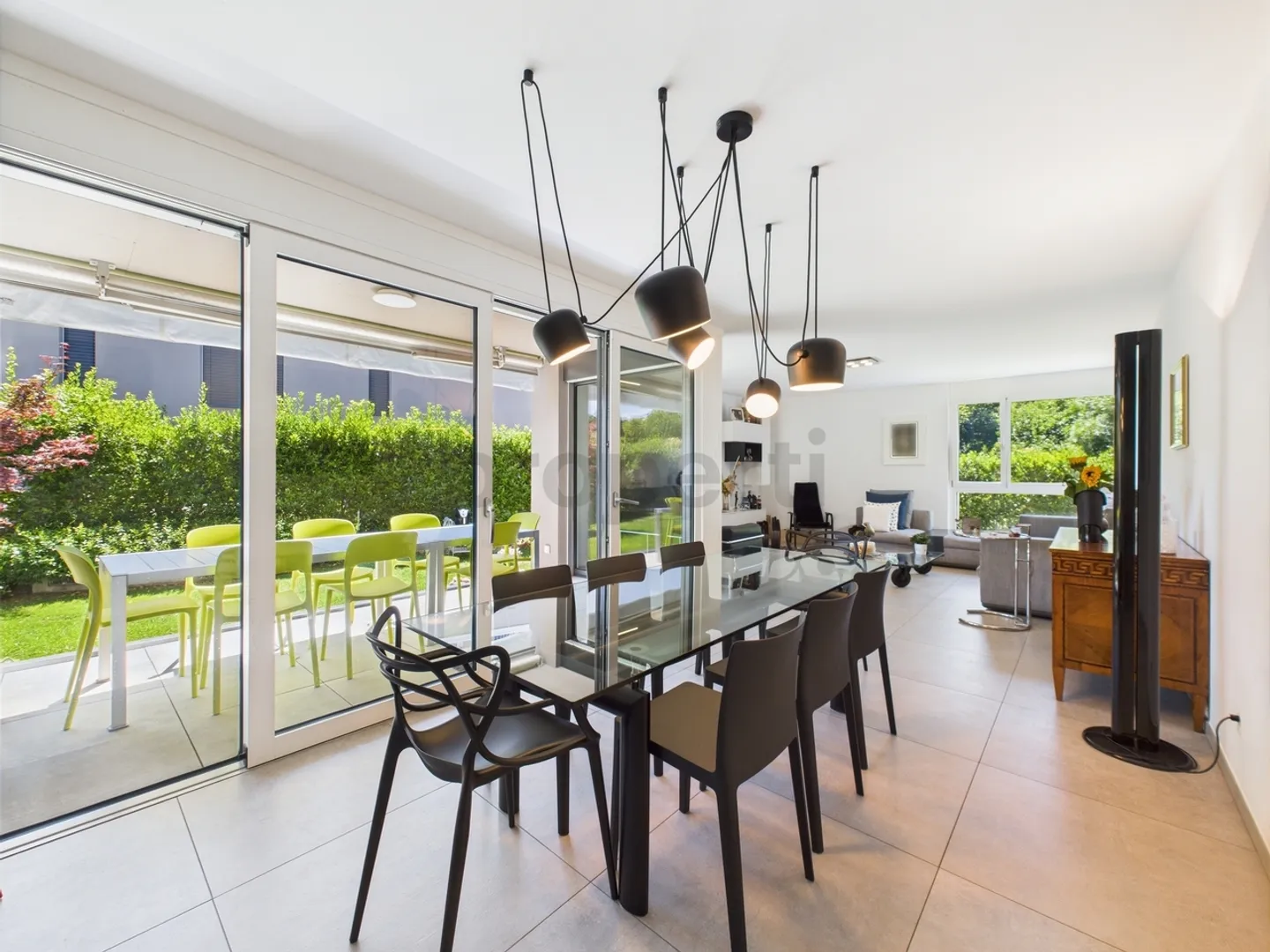 Appartement Charmant Extraordinaire avec Jardin et Piscine dans une Résidence Exclusive - Photo 6 sur 13