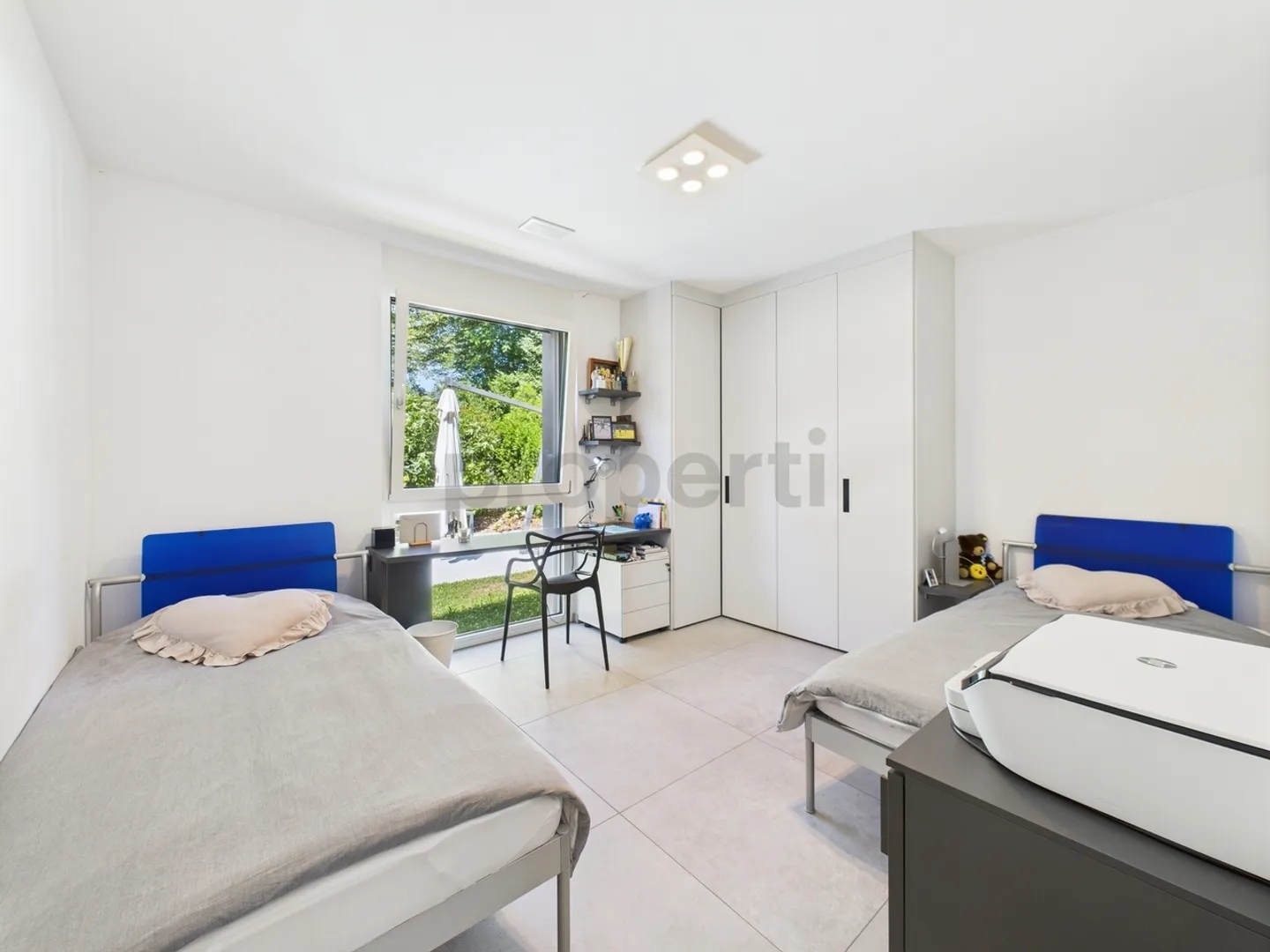 Appartement Charmant Extraordinaire avec Jardin et Piscine dans une Résidence Exclusive - Photo 11 sur 13