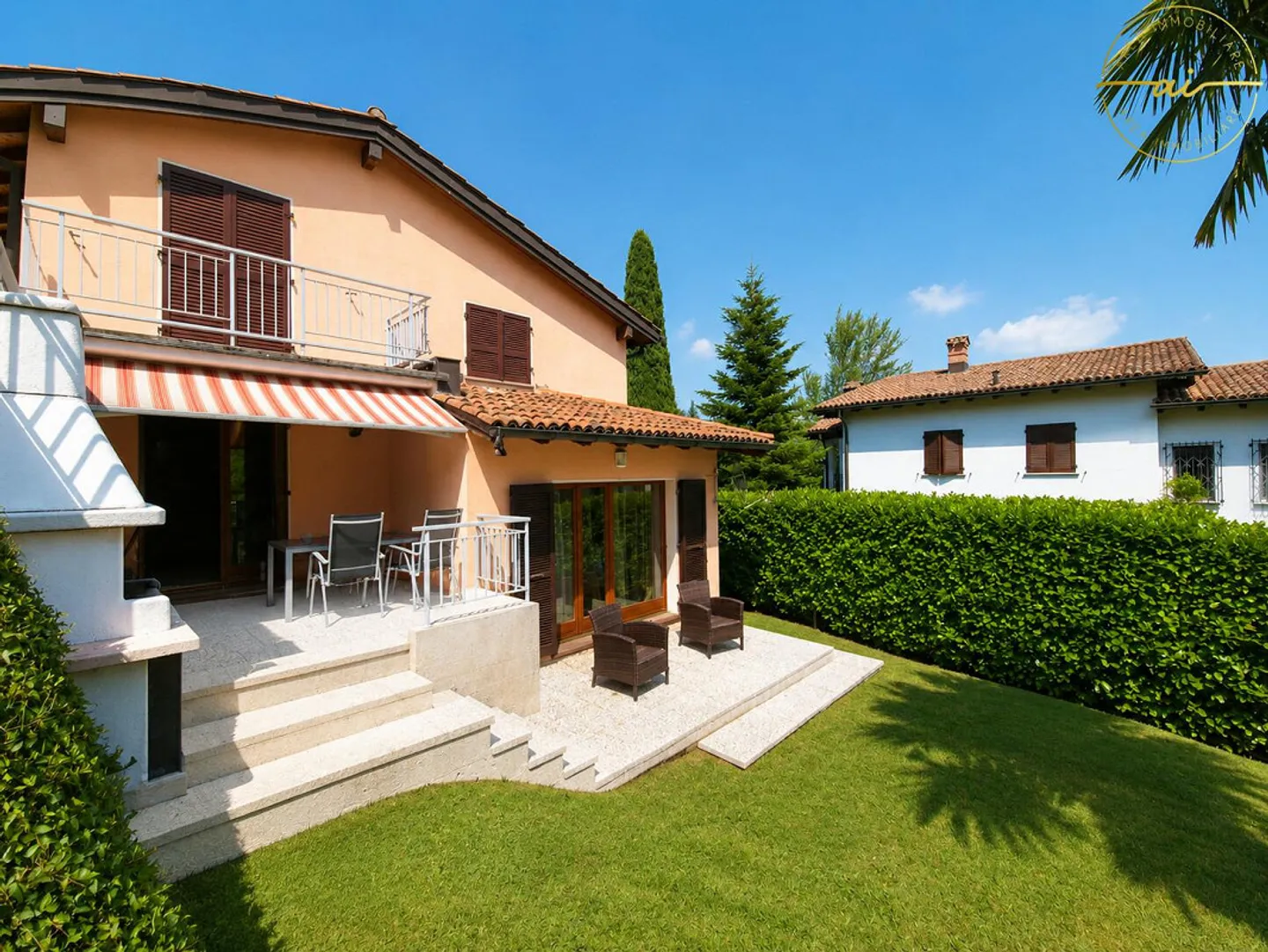SINGLE-FAMILY HOUSE WITH GARDEN IN THE MIDST OF GREENERY - Photo 1 of 12