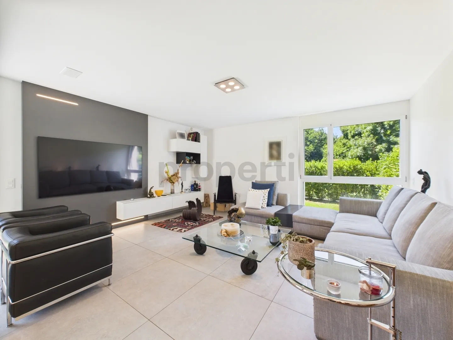 Appartement Charmant Extraordinaire avec Jardin et Piscine dans une Résidence Exclusive - Photo 7 sur 13