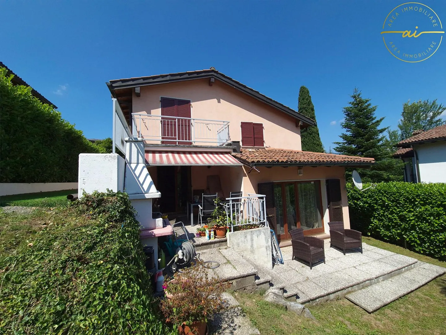 SINGLE-FAMILY HOUSE WITH GARDEN IN THE MIDST OF GREENERY - Photo 3 of 12