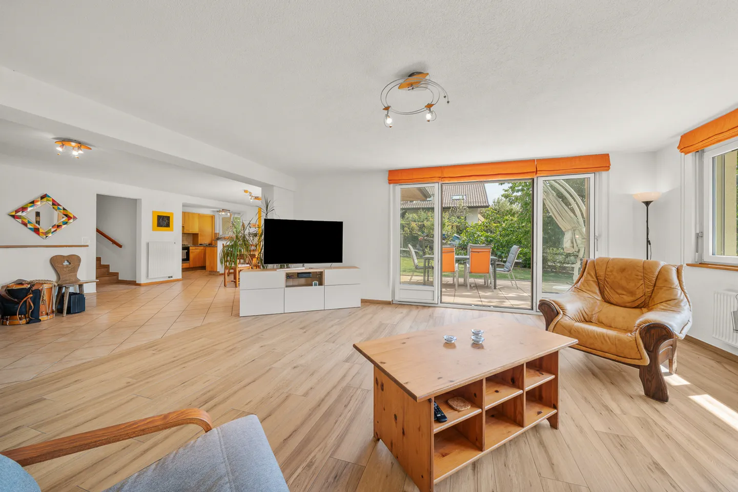 Stunning family home in a sought-after area - Photo 4 of 19