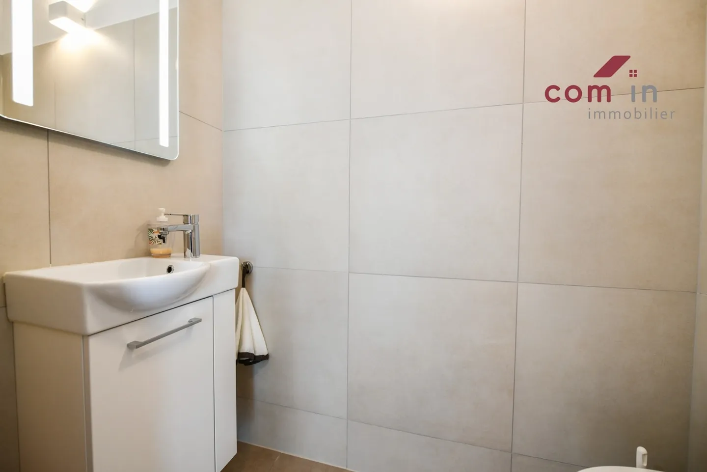 GRIMISUAT, 6-Zimmer-Villa, 2023 renoviert, sonnendurchflutet - Garten mit Bäumen - Foto 13 von 25