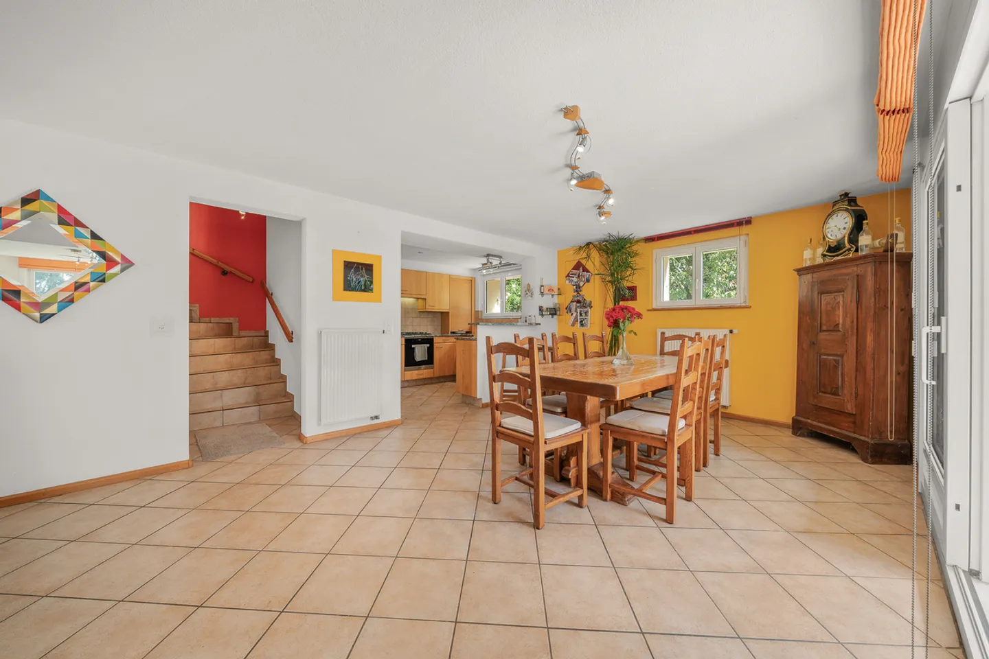 Stunning family home in a sought-after area - Photo 5 of 19
