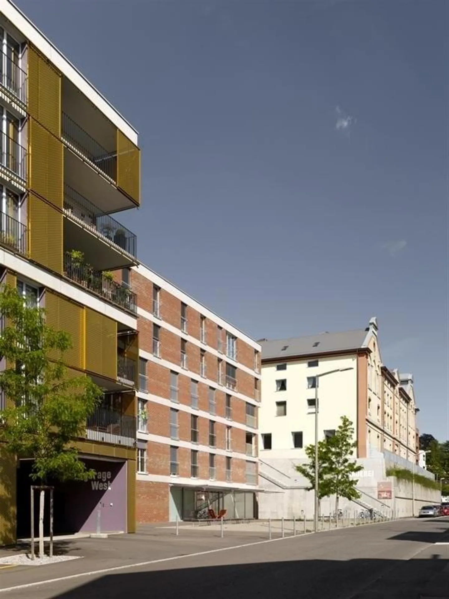 Espace de stationnement pour moto central à louer - Photo 1 sur 1