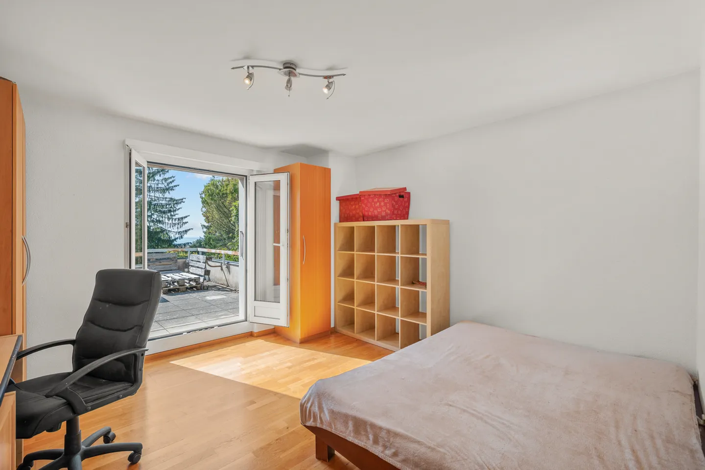 Stunning family home in a sought-after area - Photo 10 of 19
