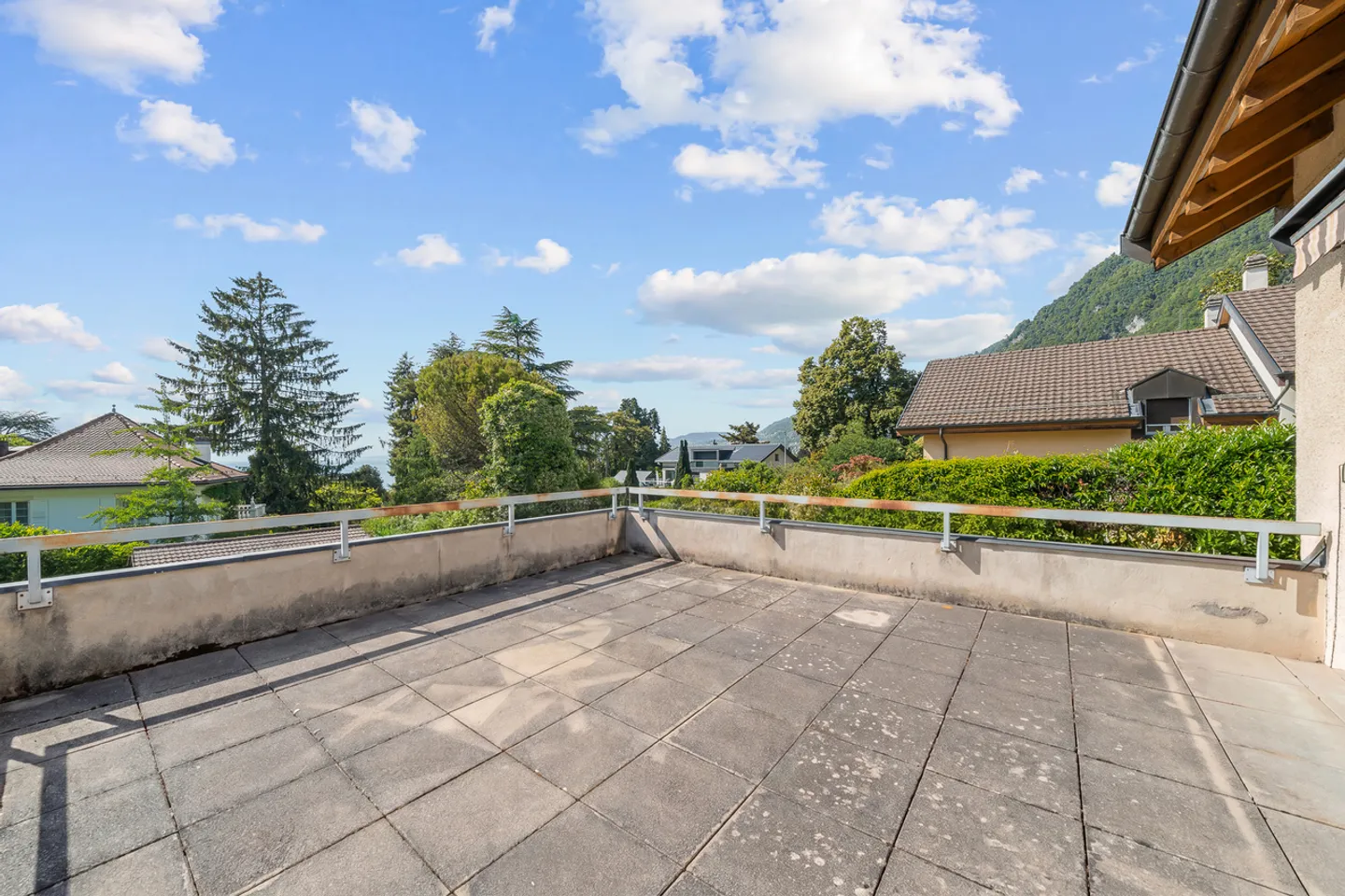 Stunning family home in a sought-after area - Photo 11 of 19