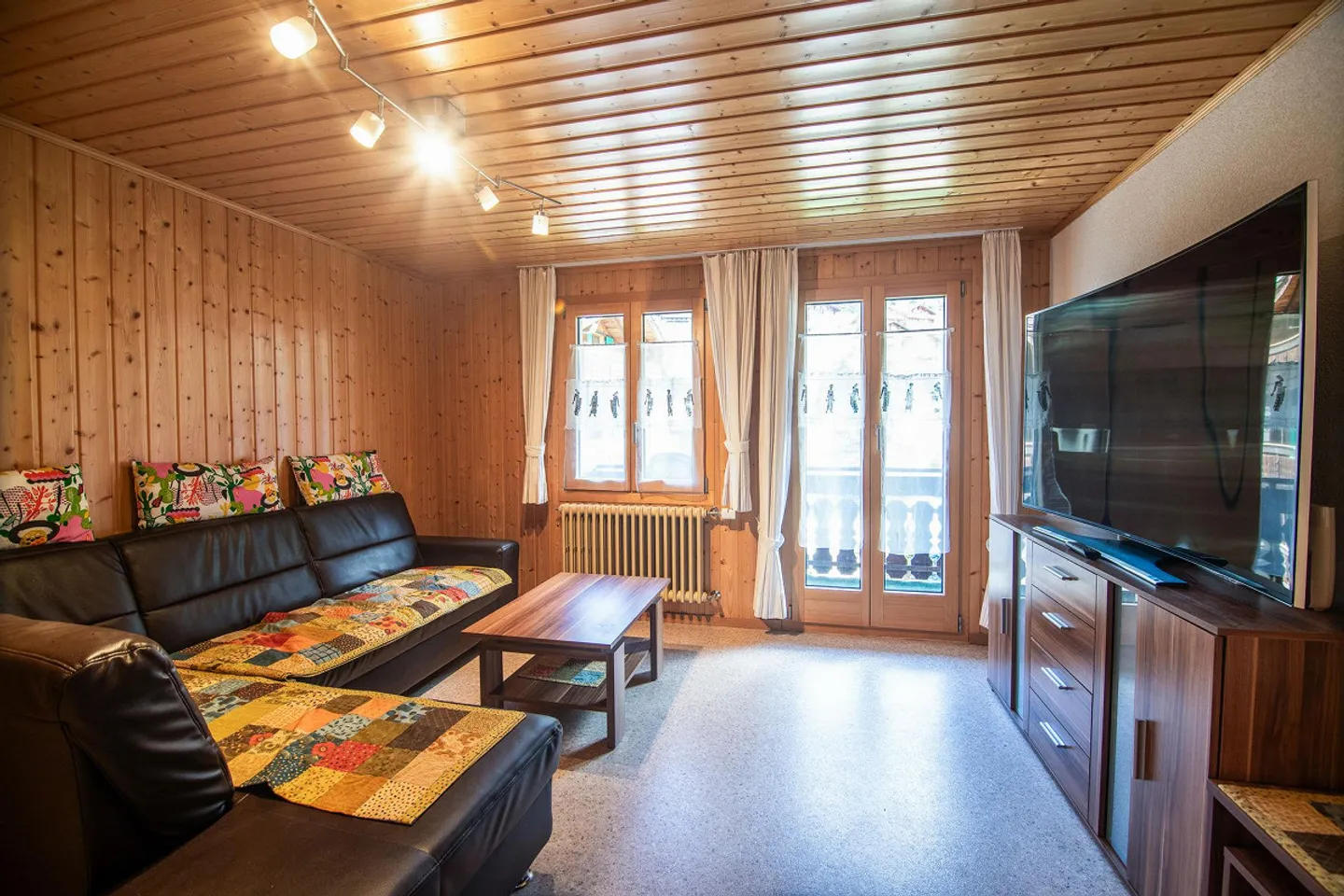 Chalet apartment on the 2nd floor near the mountain railway - Photo 4 of 10