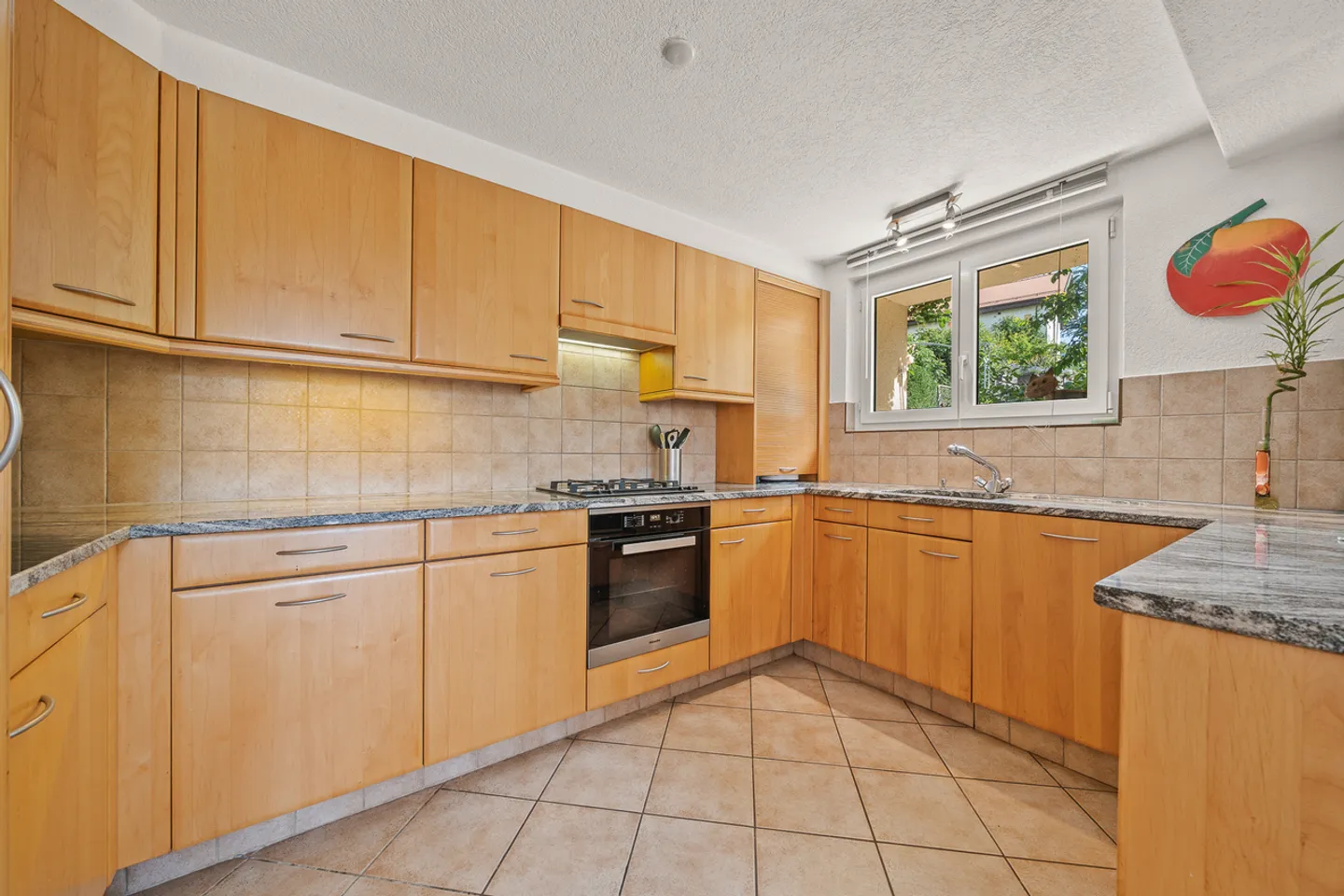 Stunning family home in a sought-after area - Photo 6 of 19