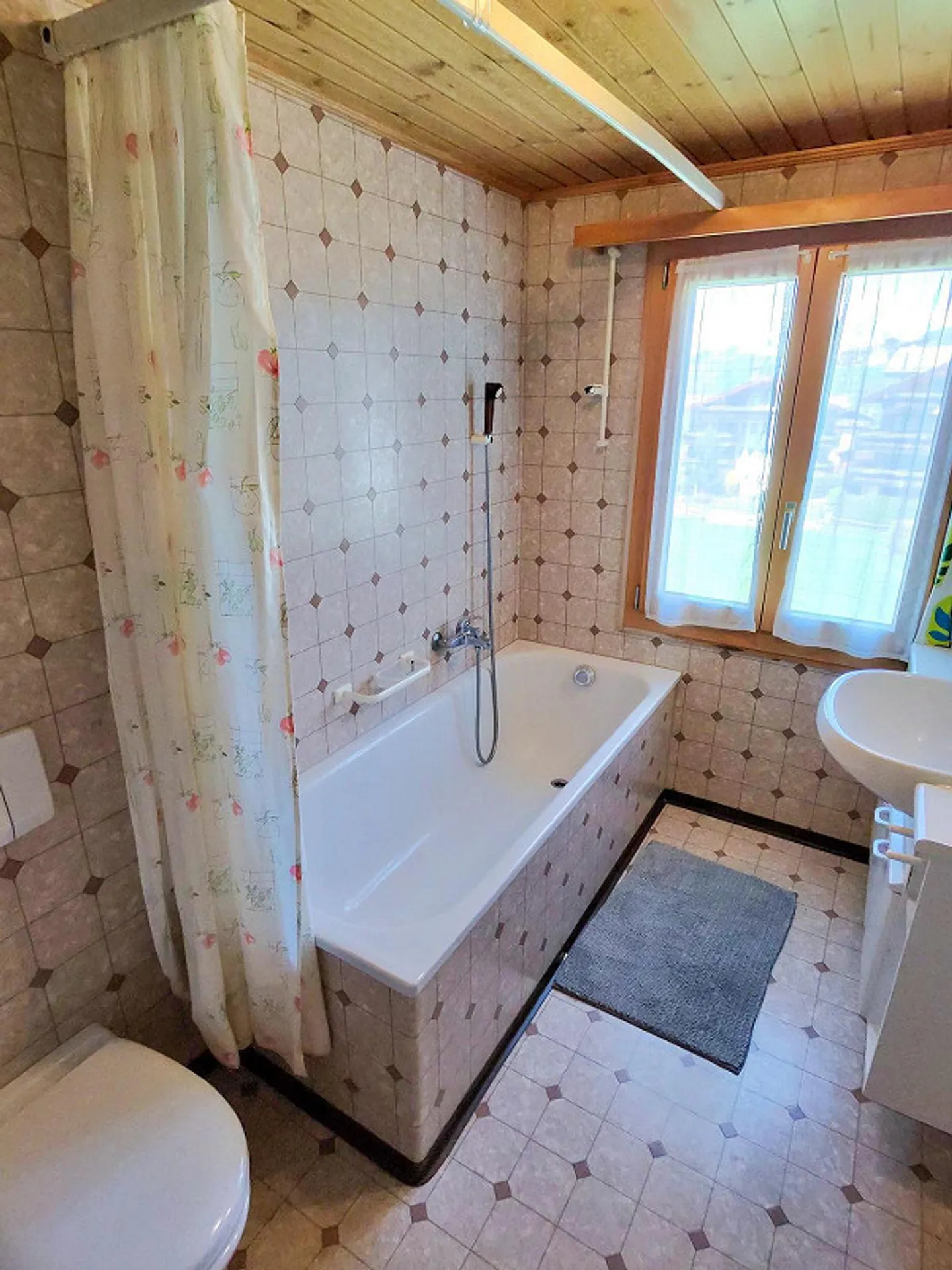 Chalet apartment on the 2nd floor near the mountain railway - Photo 7 of 10