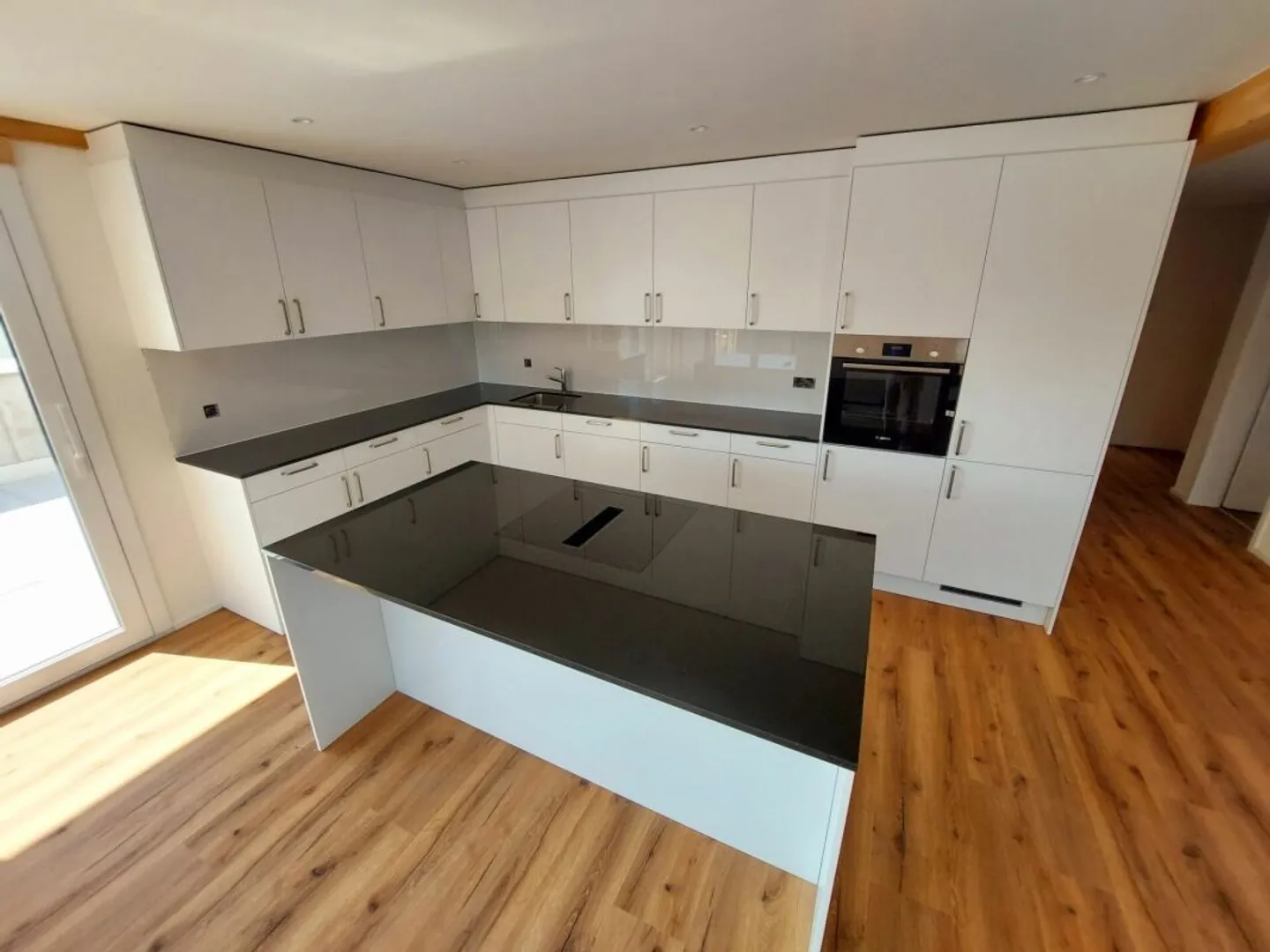 Exclusive 2.5-room penthouse apartment with approx. 74 m² sun terrace - first occupancy in new building - Photo 2 of 13