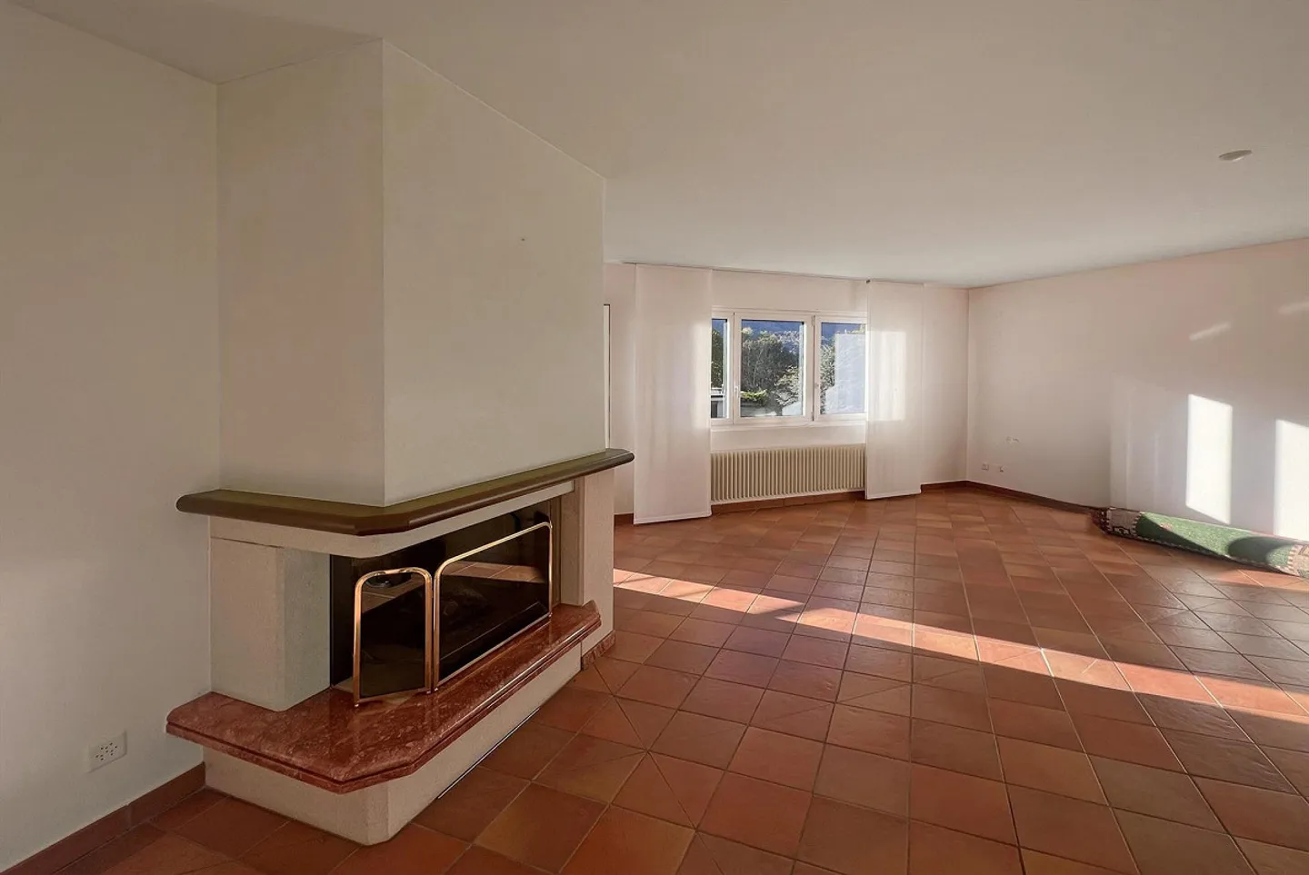 SPAZIOSO ATTICO 4.5 LOC. CON TERRAZZA A PONTE CAPRIASCA - Foto 4 di 13