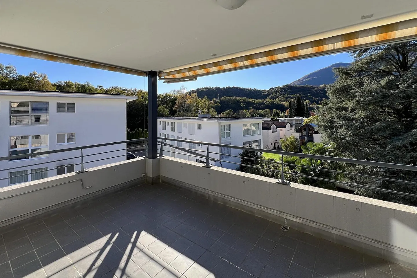 SPAZIOSO ATTICO 4.5 LOC. CON TERRAZZA A PONTE CAPRIASCA - Foto 5 di 13