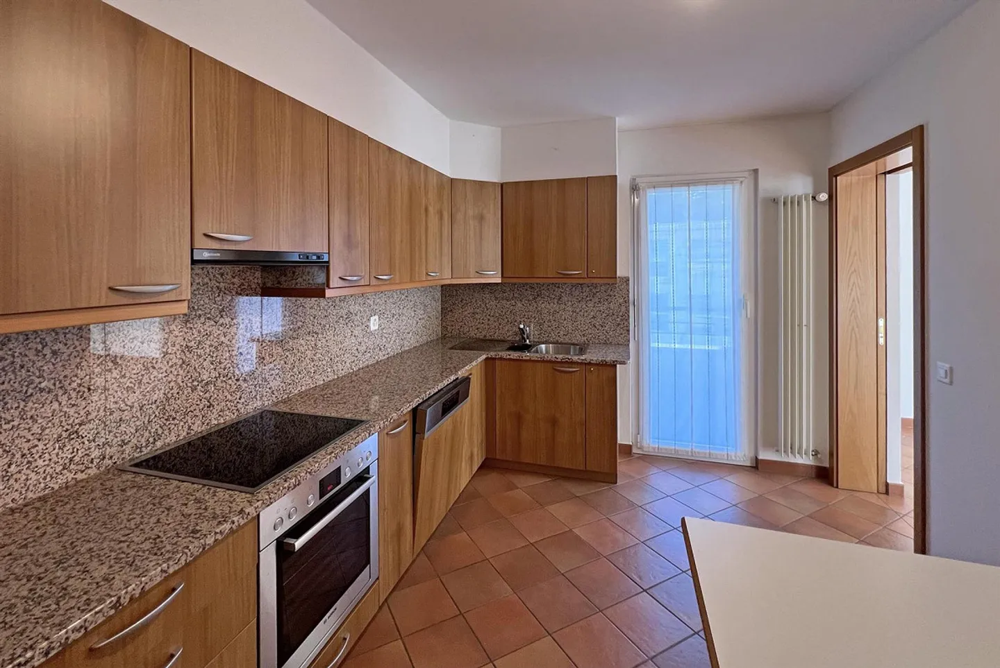 SPAZIOSO ATTICO 4.5 LOC. CON TERRAZZA A PONTE CAPRIASCA - Foto 6 di 13