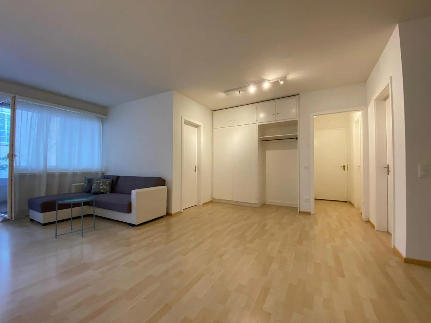 Appartamento di 2,5 stanze con balcone vista lago laterale a Lugano-Castagnola - Foto 2 di 17