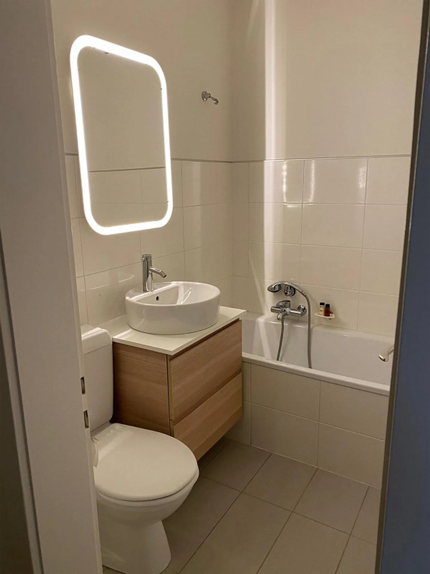 Appartamento di 2,5 stanze con balcone vista lago laterale a Lugano-Castagnola - Foto 3 di 17