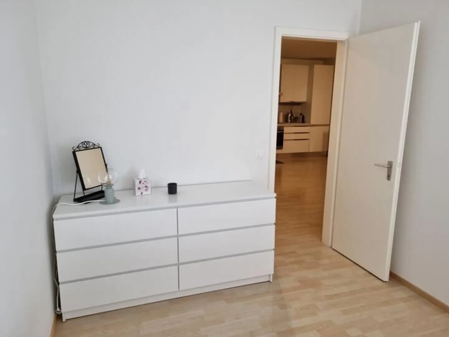 Appartamento di 2,5 stanze con balcone vista lago laterale a Lugano-Castagnola - Foto 5 di 17