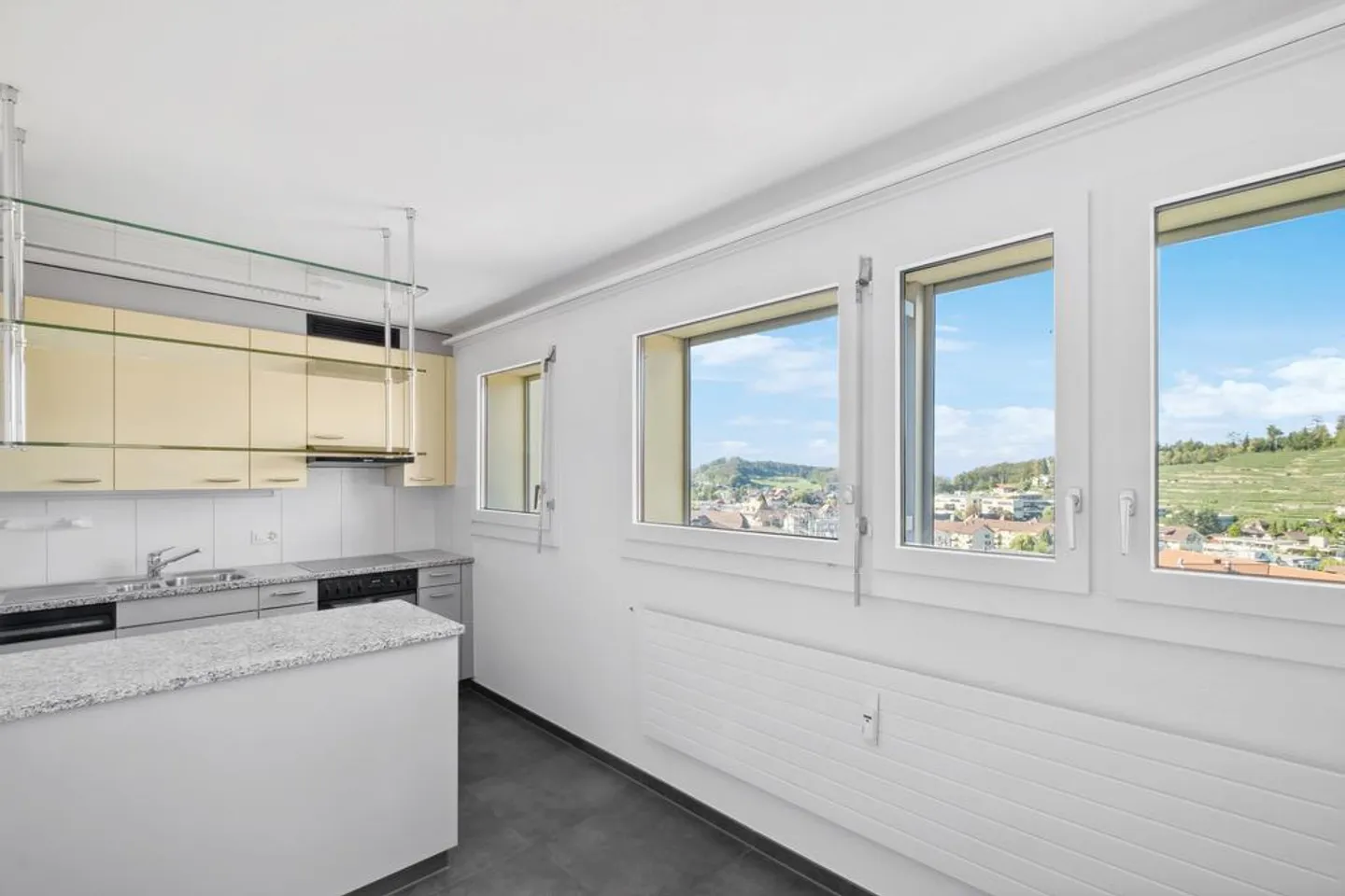 Charmante Wohnung mit Seeblick - Foto 2 von 11