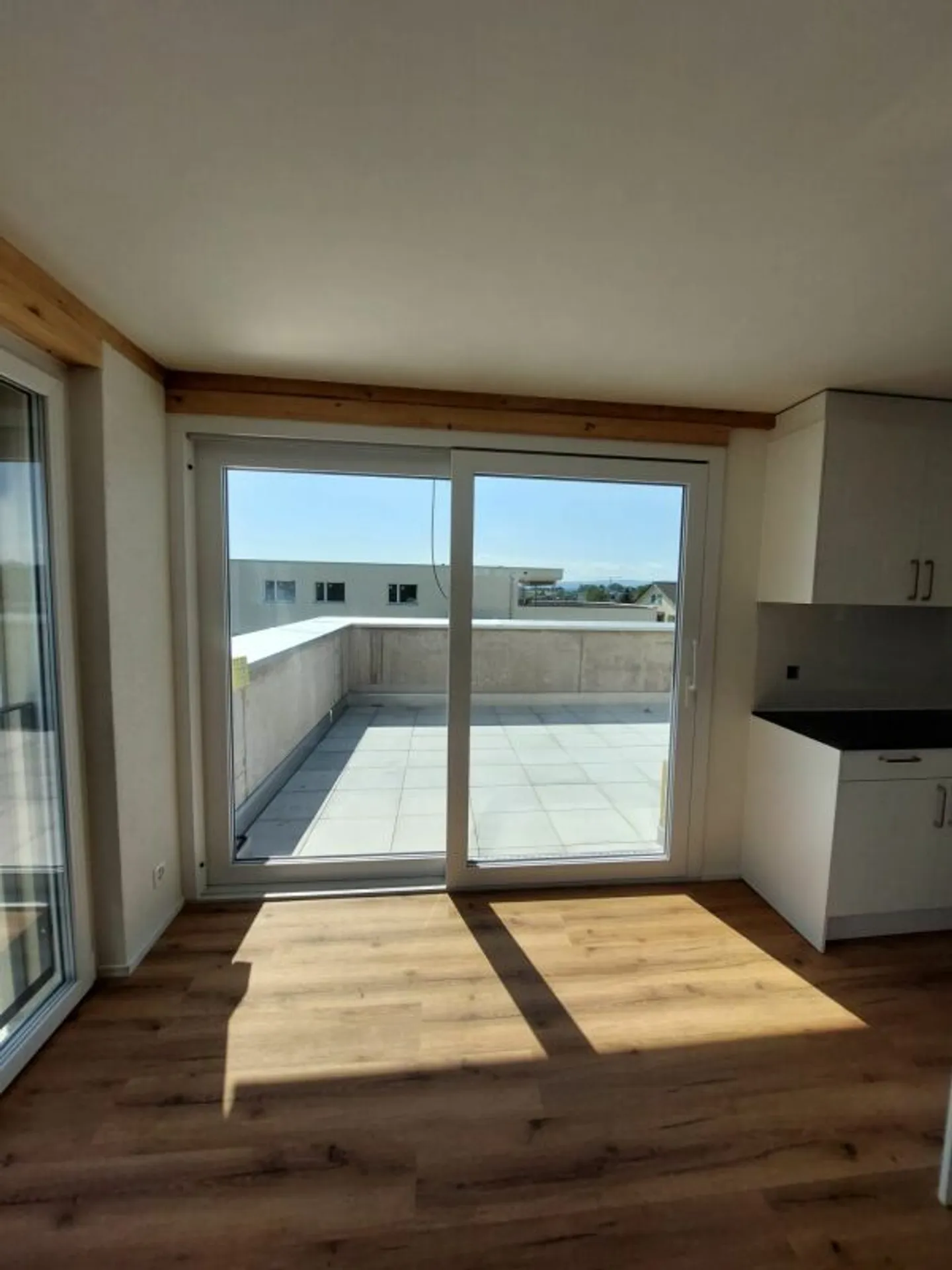 Exclusive 2.5-room penthouse apartment with approx. 74 m² sun terrace - first occupancy in new building - Photo 3 of 13
