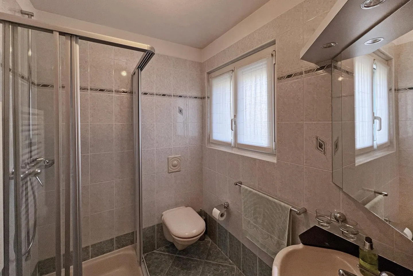 SPAZIOSO ATTICO 4.5 LOC. CON TERRAZZA A PONTE CAPRIASCA - Foto 10 di 13