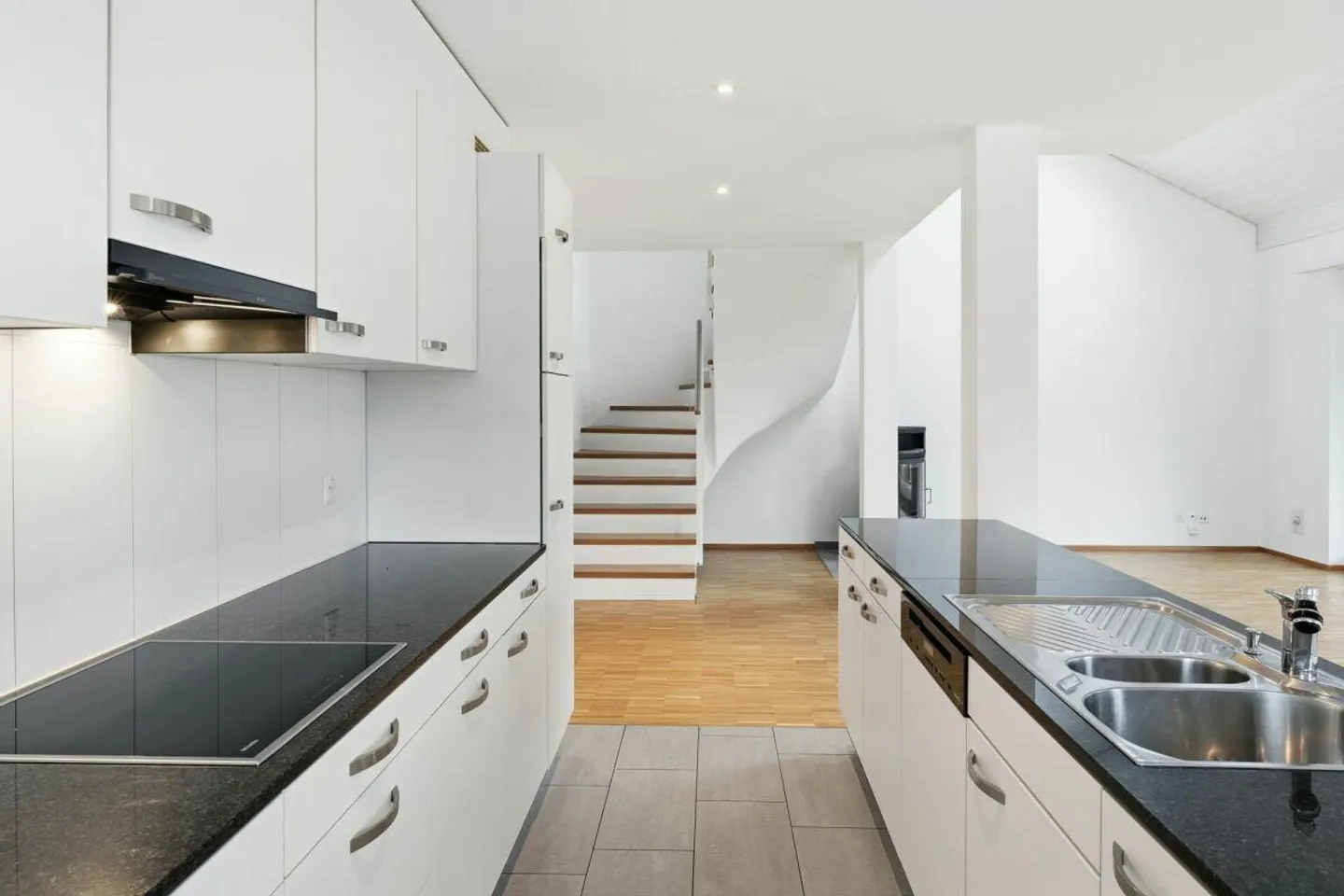 Moderna e luminosa maisonette di 5,5 stanze in posizione centrale - Foto 1 di 14