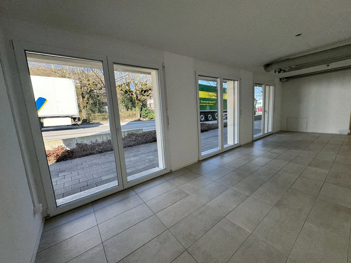 Spazio commerciale / Ufficio di circa 28 m² - 1° affitto netto gratuito! - Foto 2 di 7