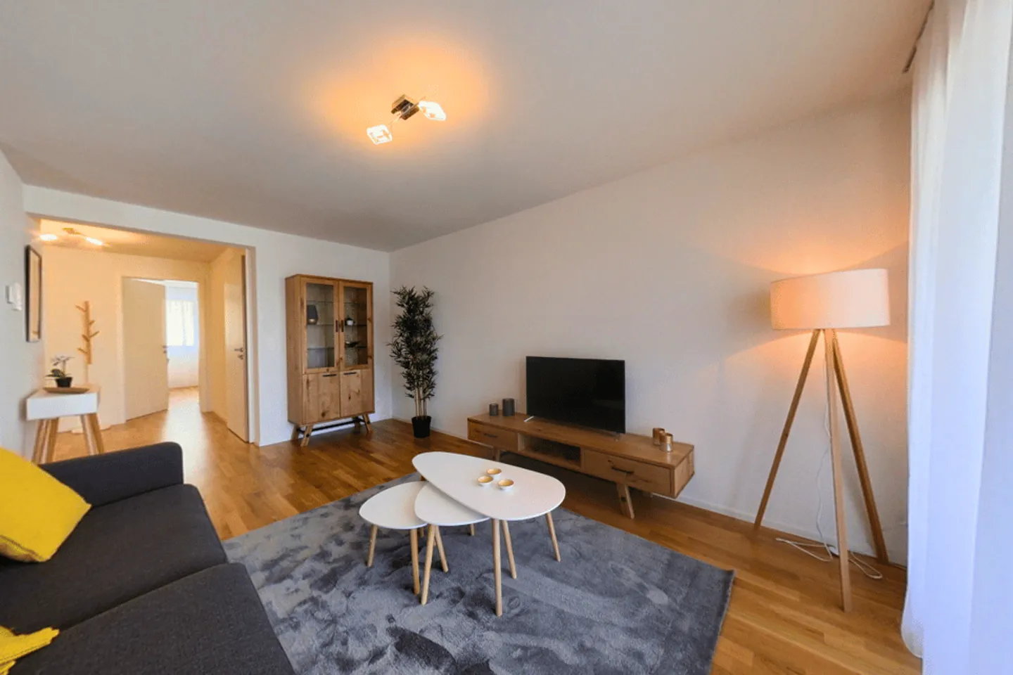 Spacious 2-bed apartment/Charmant 3.5 pièces dans un quartier calme - Photo 2 of 6
