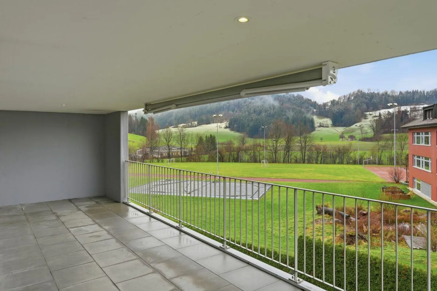 Moderna e luminosa maisonette di 5,5 stanze in posizione centrale - Foto 4 di 14