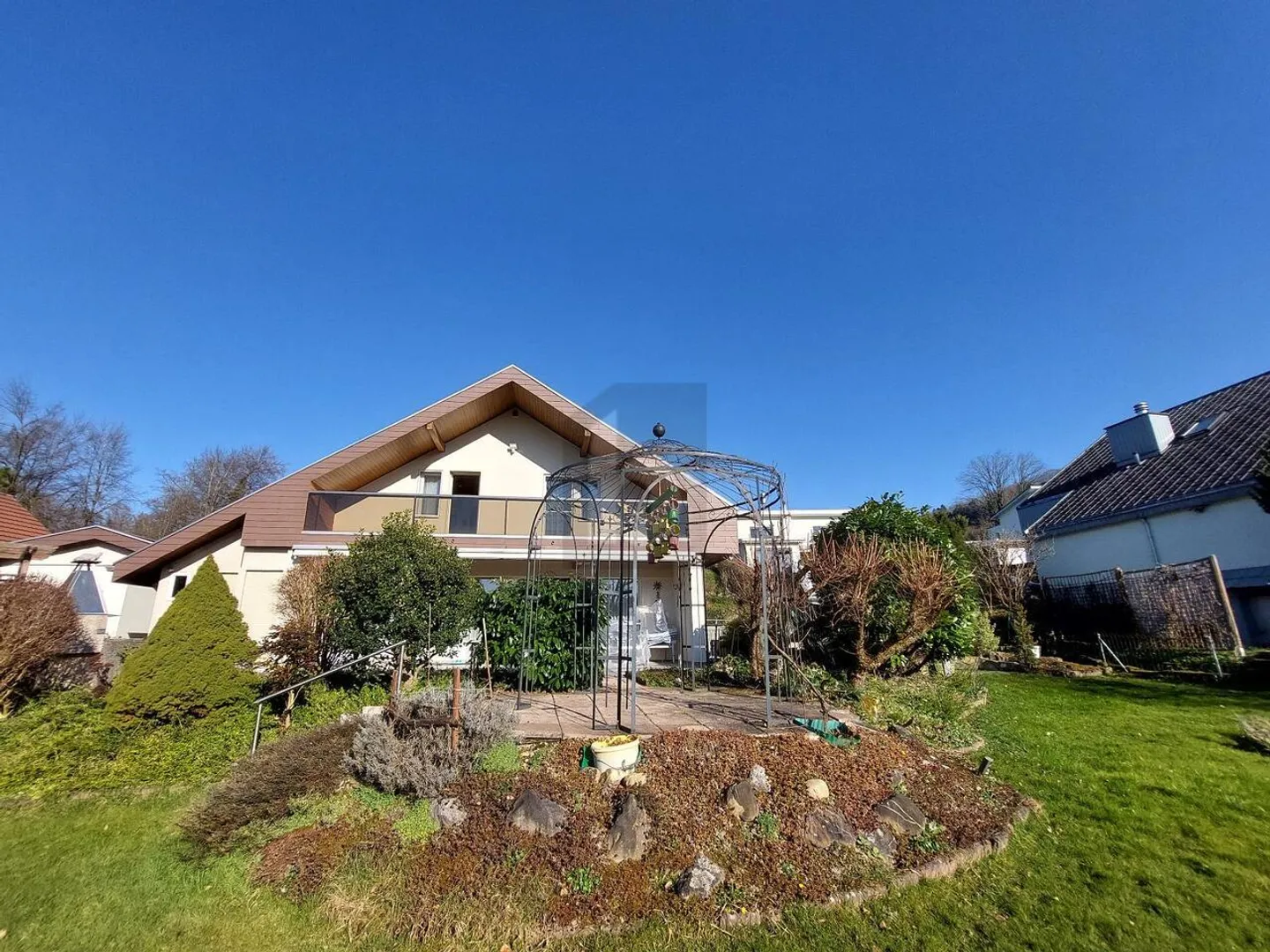 CASA CONFORTEVOLE PER FAMIGLIE IN UNA POSIZIONE TRANQUILLA - Foto 2 di 6