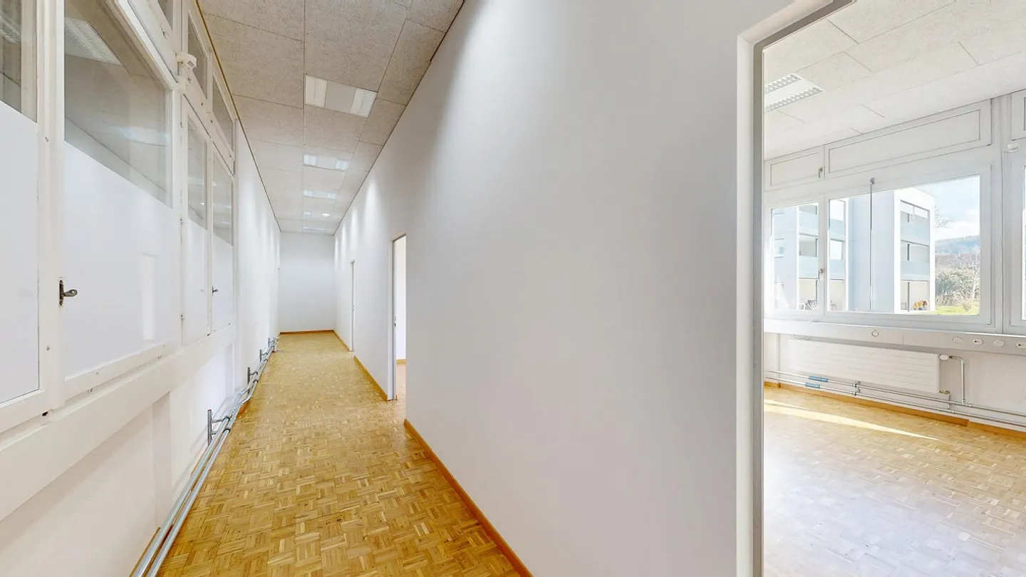 Generous and flexible commercial spaces in Rheineck - Photo 2 of 17