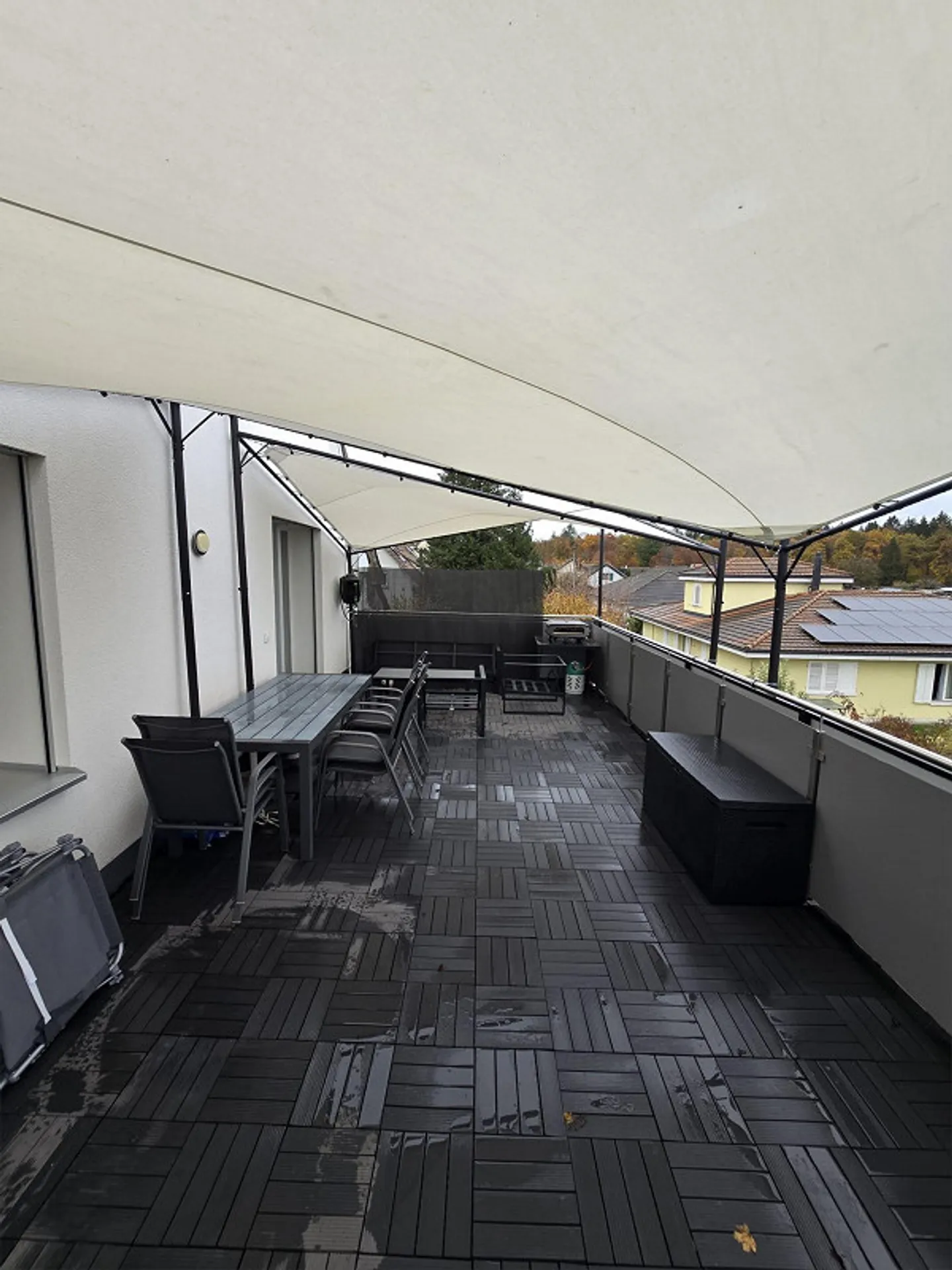 Charmante 3.5-Zimmer-Maisonette-Wohnung mit grosser Terrasse und zwei Bädern - Foto 2 von 13