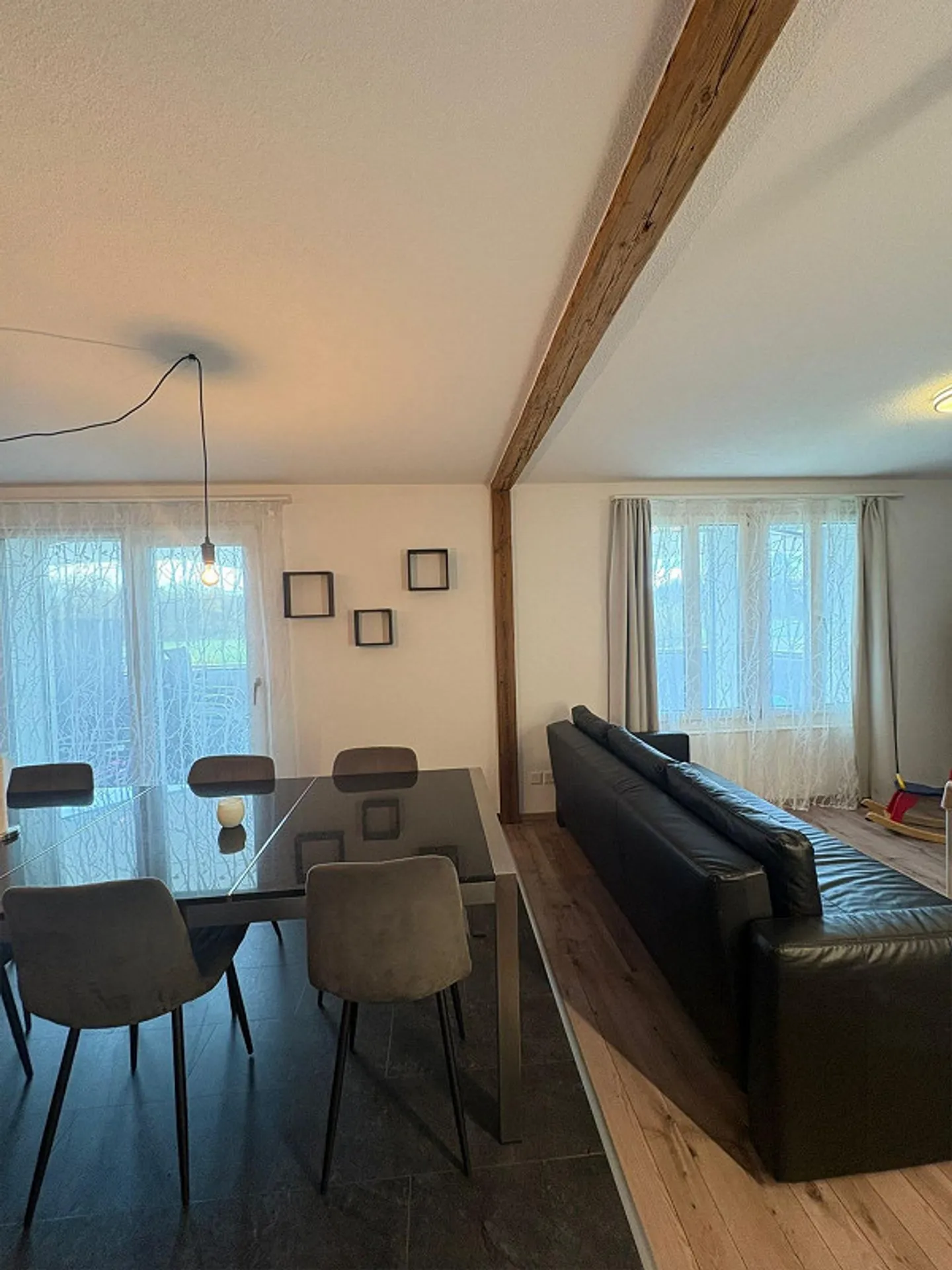 Charmante 3.5-Zimmer-Maisonette-Wohnung mit grosser Terrasse und zwei Bädern - Foto 7 von 13