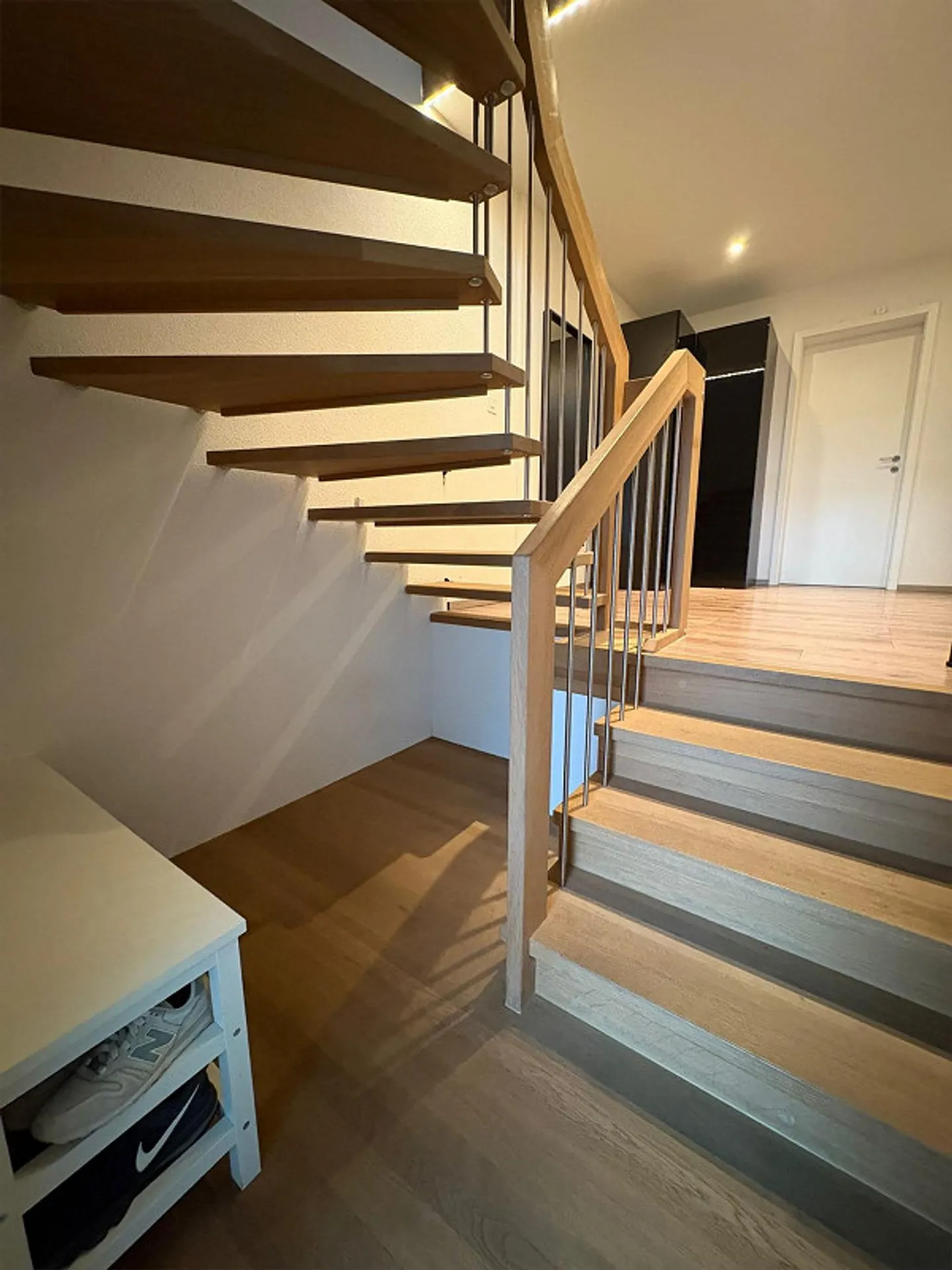 Charmante 3.5-Zimmer-Maisonette-Wohnung mit grosser Terrasse und zwei Bädern - Foto 4 von 13