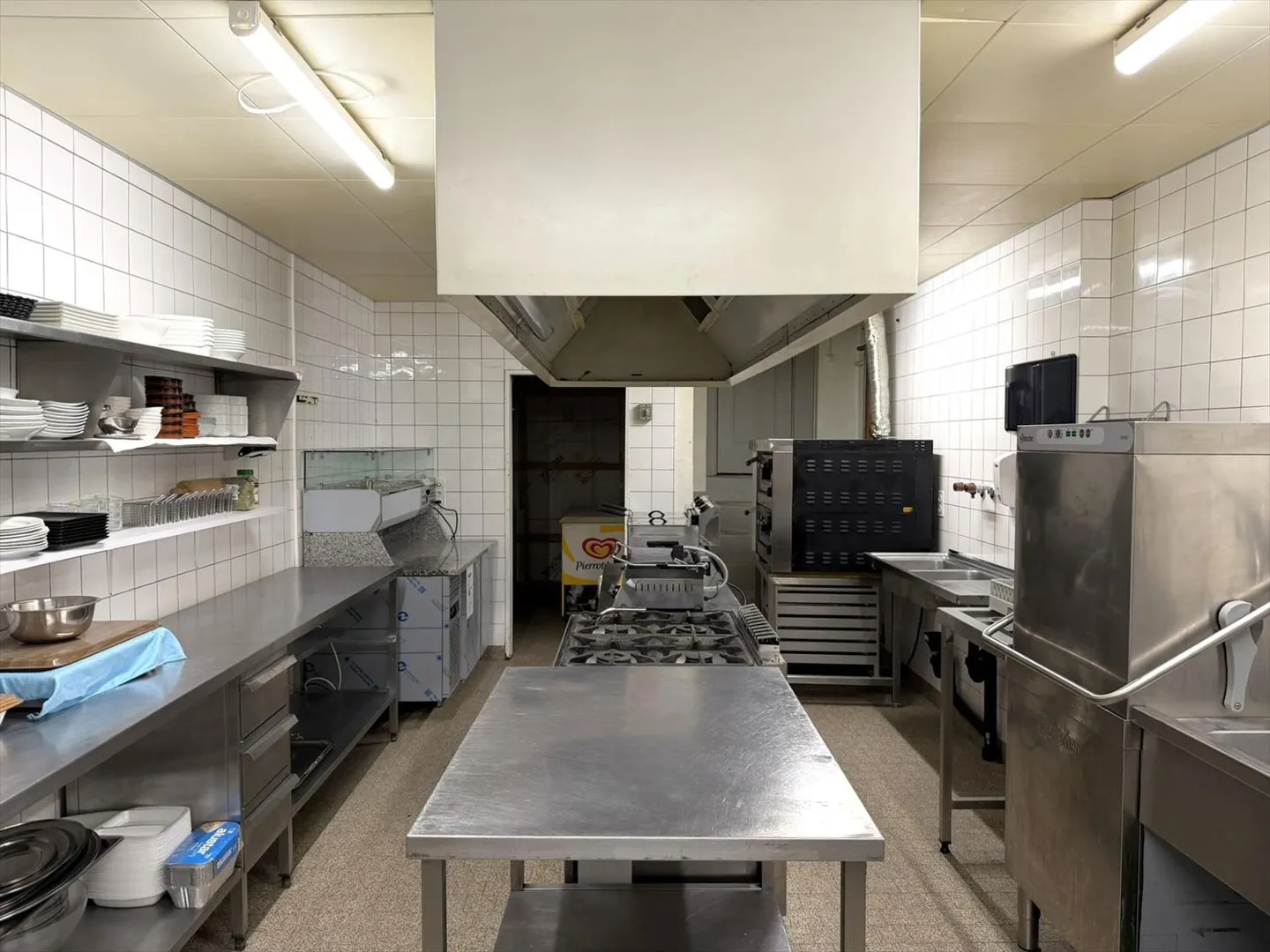 St-Imier, Restaurant de 56 places, idéalement situé et prêt à emménager - Photo 6 sur 7