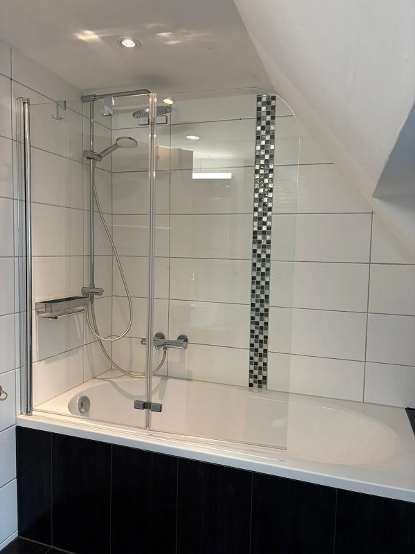 Charmante 3.5-Zimmer-Maisonette-Wohnung mit grosser Terrasse und zwei Bädern - Foto 13 von 13