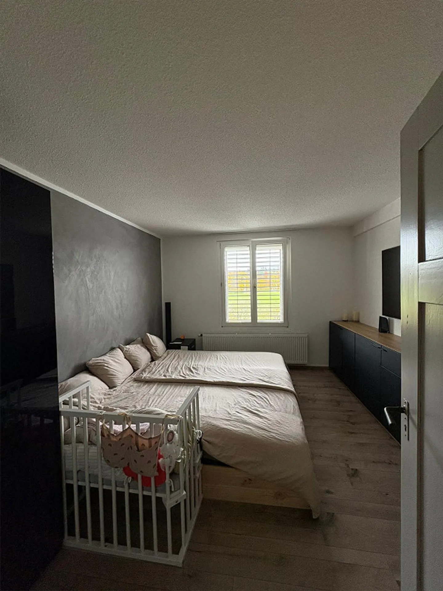 Charmante 3.5-Zimmer-Maisonette-Wohnung mit grosser Terrasse und zwei Bädern - Foto 11 von 13