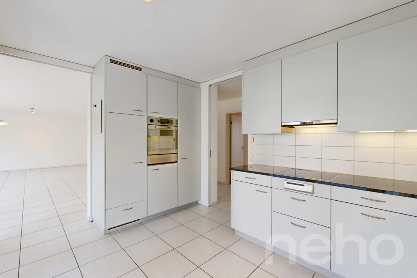 Spacious condominium with 27 m² balcony in a quiet residential area - Photo 8 of 12