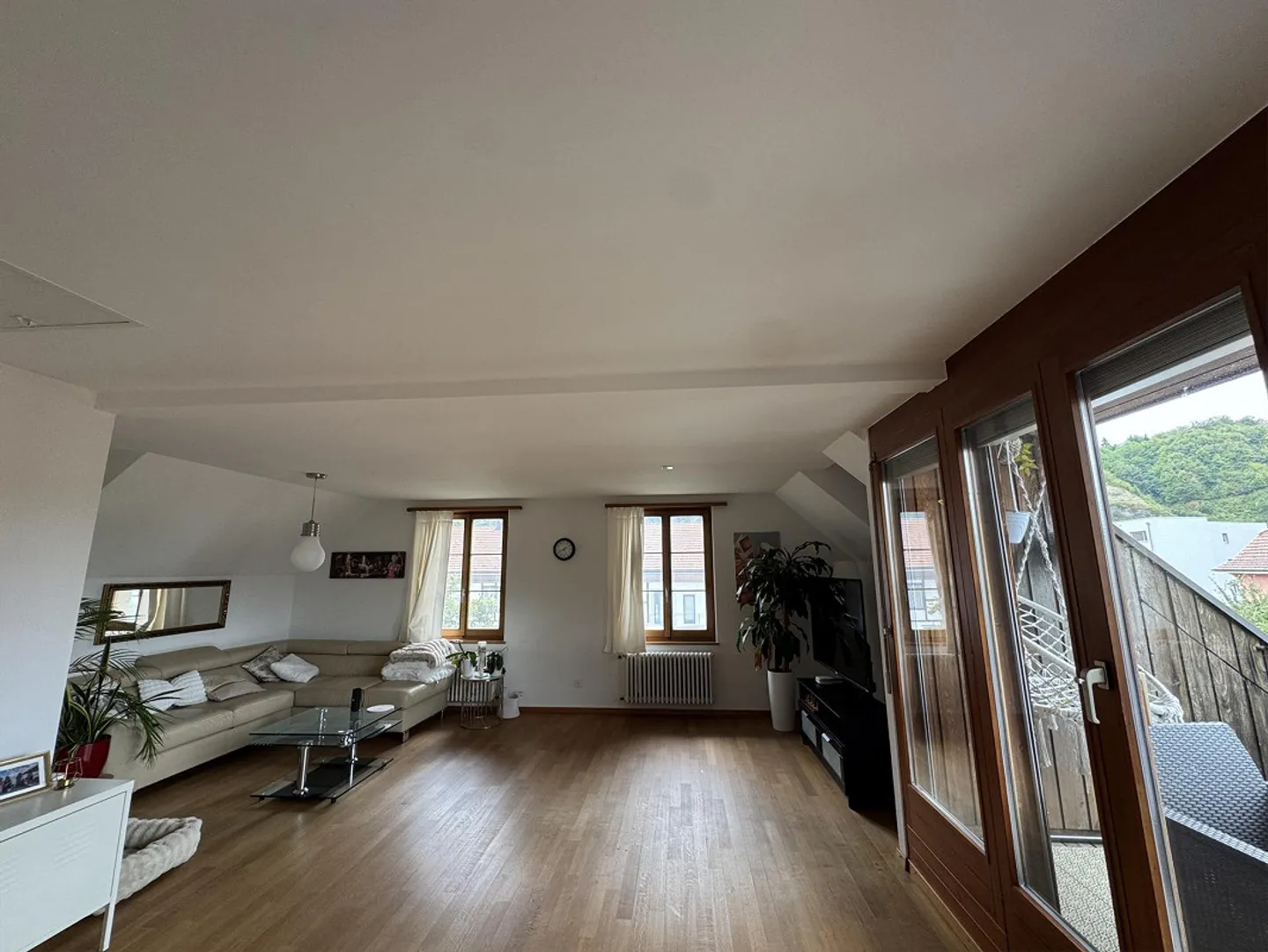 Lichtdurchflutete 2.5-Zimmerwohnung mit zwei Balkonen zu vermieten - Photo 1 of 11