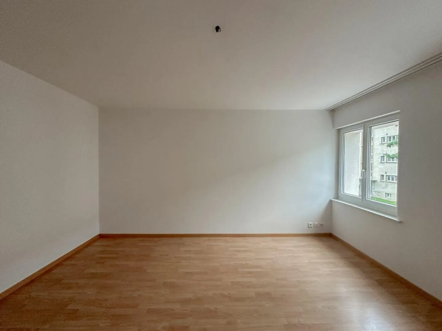 Stylish 2.5-room apartment in the city center - Photo 1 of 8