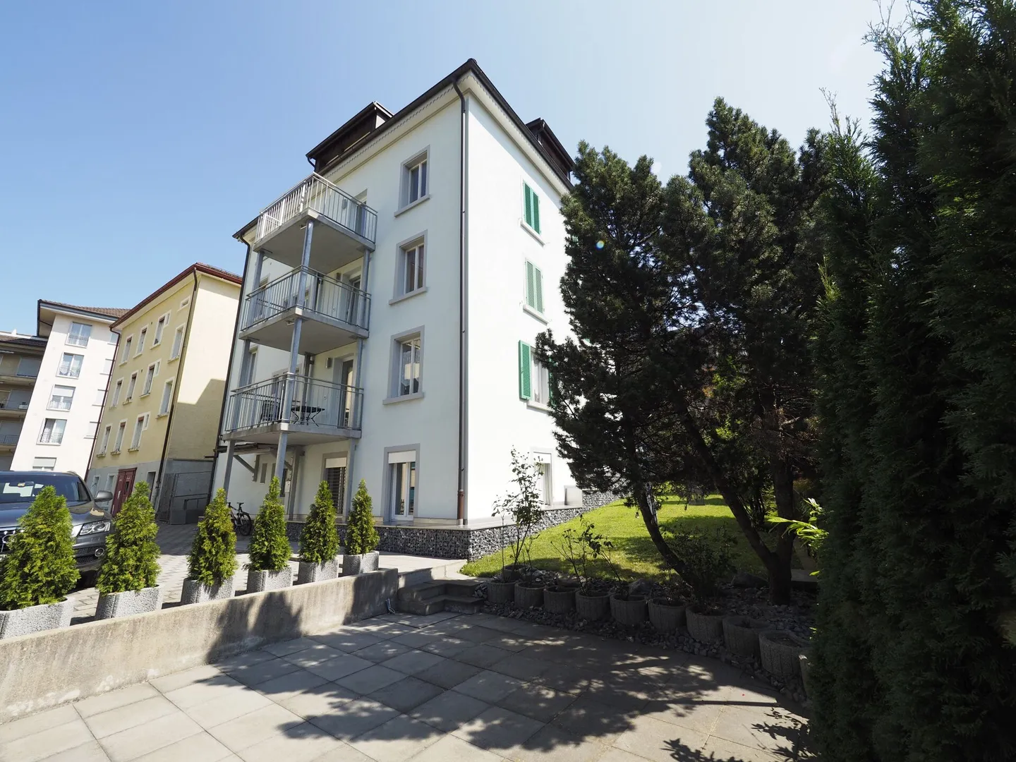 Renovated centrally located 4.5 room old apartment - Photo 2 of 17