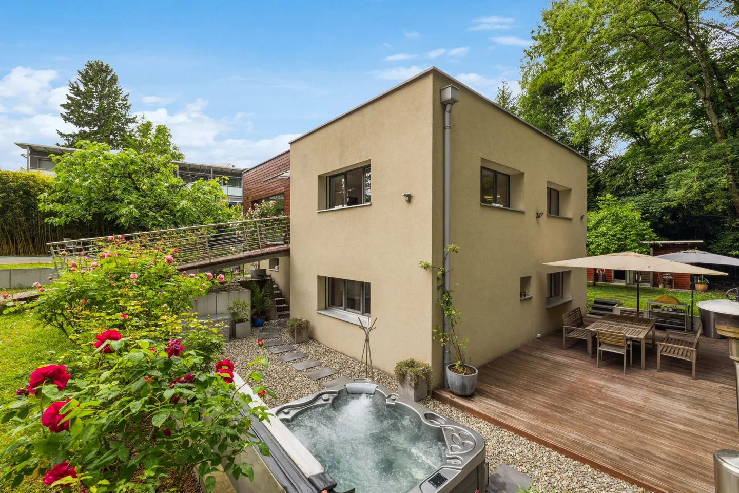 Lusso e natura a due passi dal centro - Villa privata contemporanea a Grand-Lanc - Foto 2 di 25