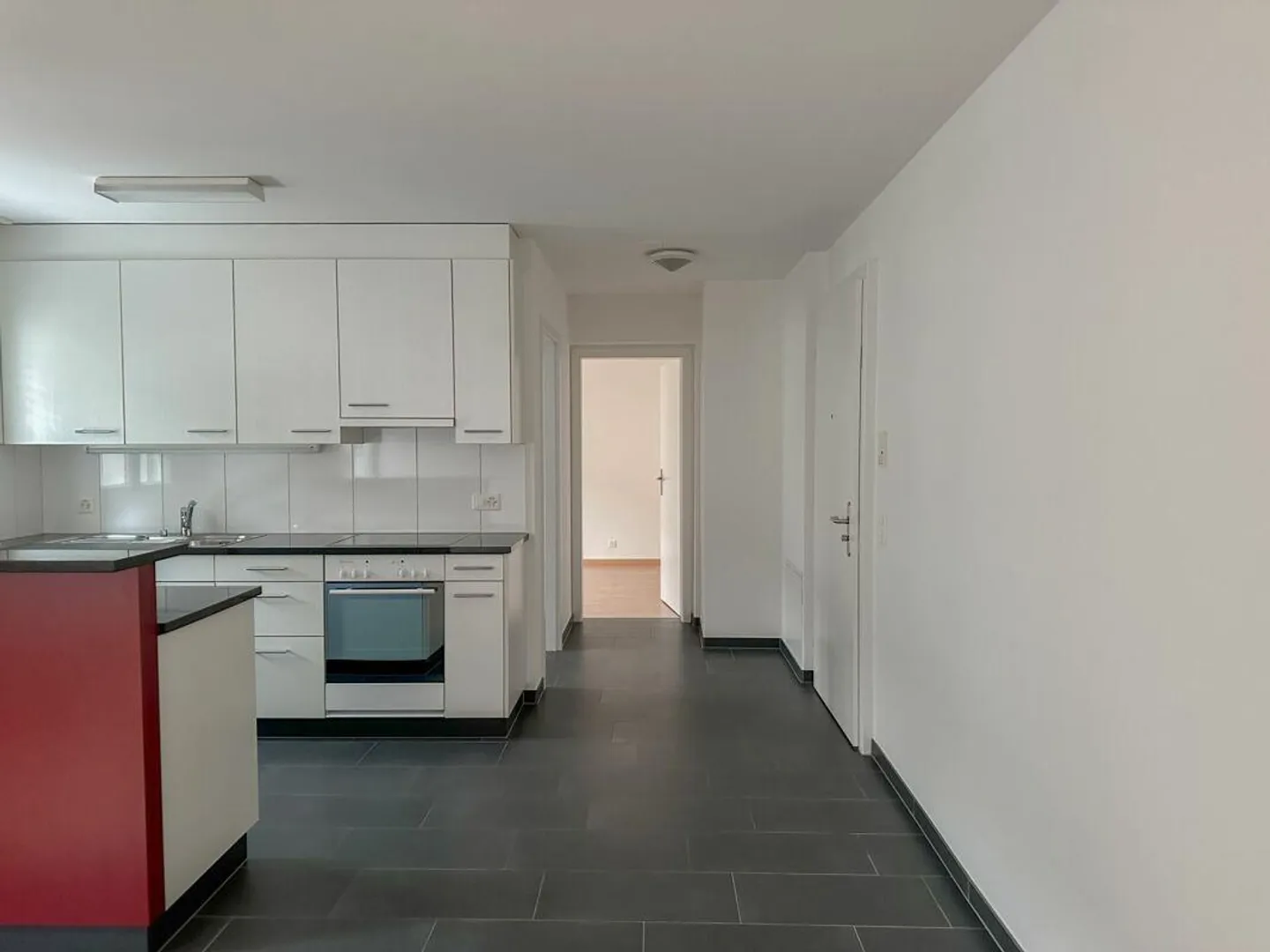 Stylish 2.5-room apartment in the city center - Photo 4 of 8