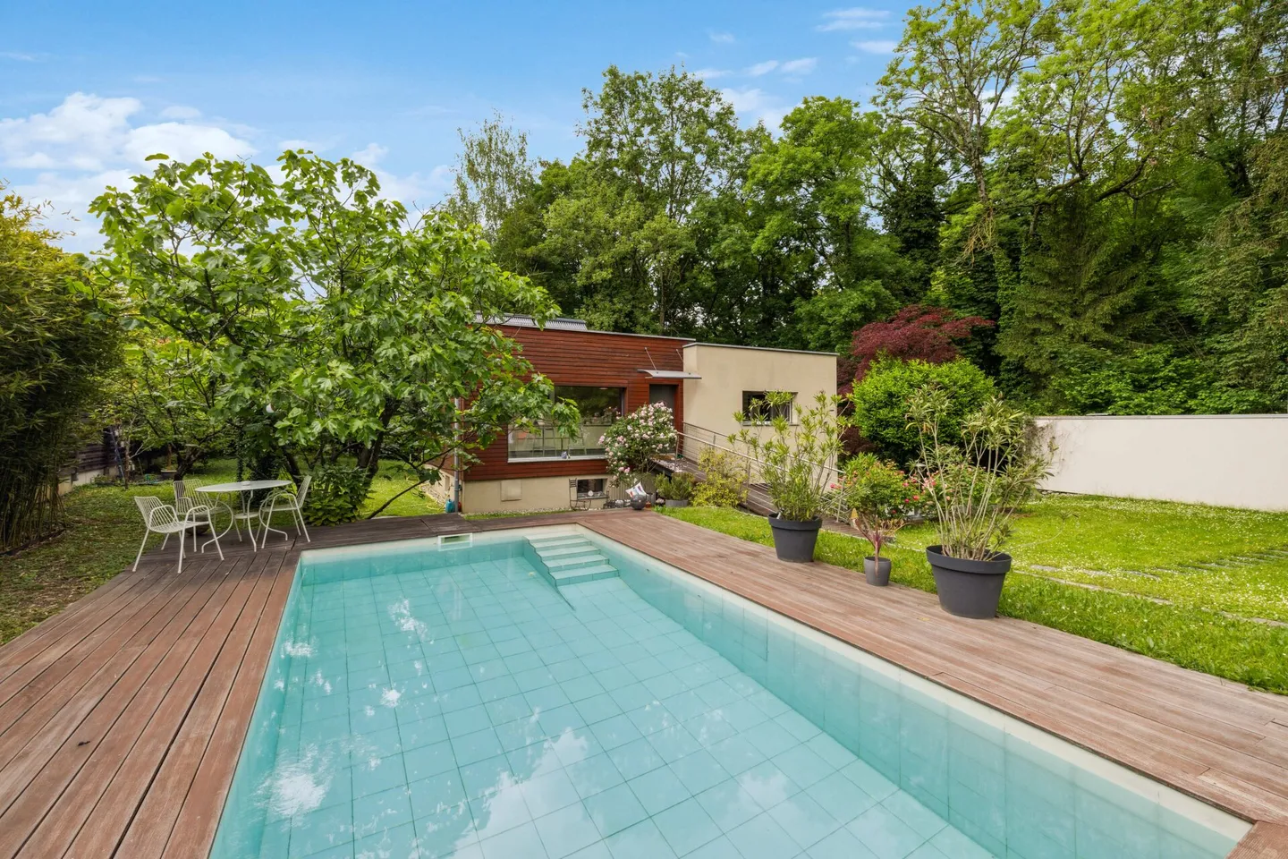 Lusso e natura a due passi dal centro - Villa privata contemporanea a Grand-Lanc - Foto 3 di 25