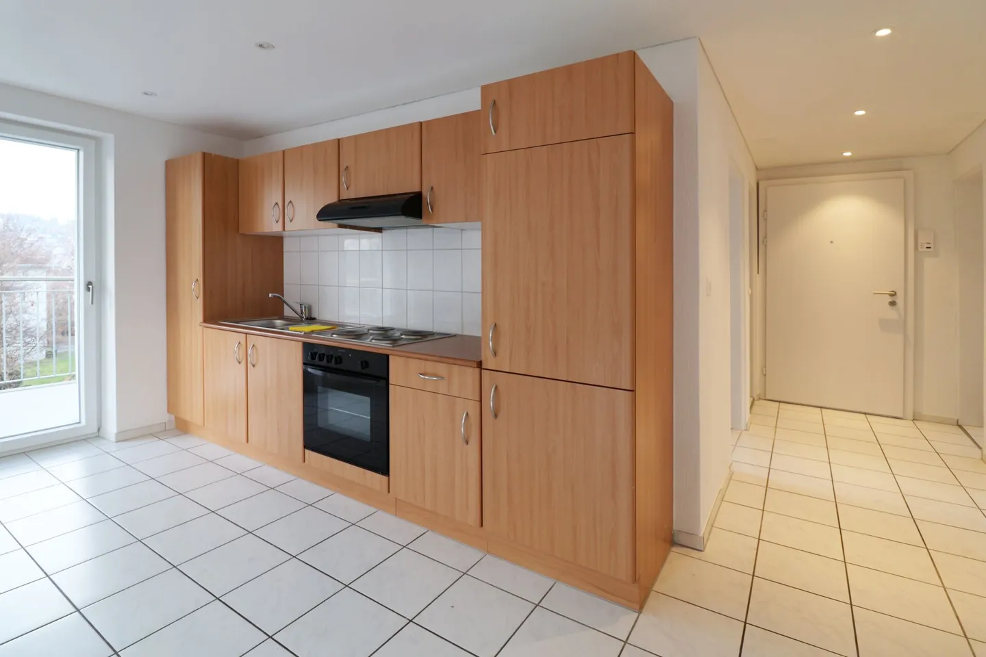 Renovated centrally located 4.5 room old apartment - Photo 4 of 17