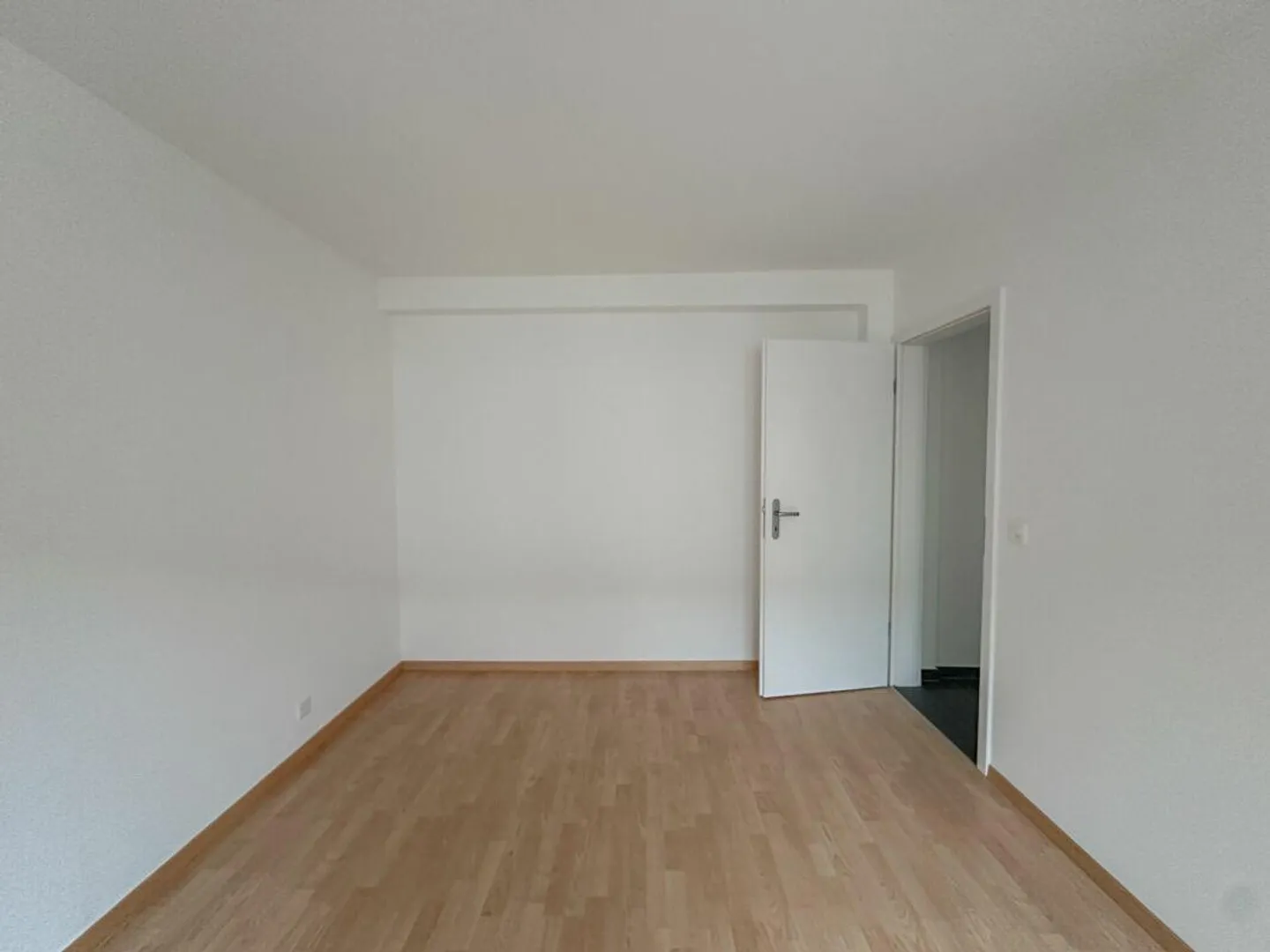 Stylish 2.5-room apartment in the city center - Photo 6 of 8