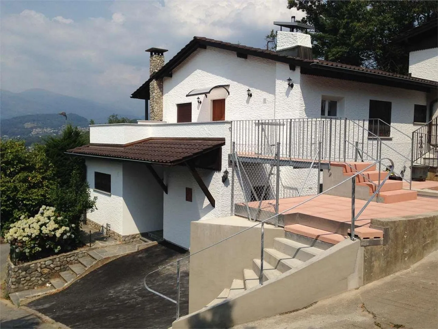 Breganzona - Luxurious 4.5 Room Apartment with Outdoor Area, Fireplace and Mountain View - Photo 1 of 13